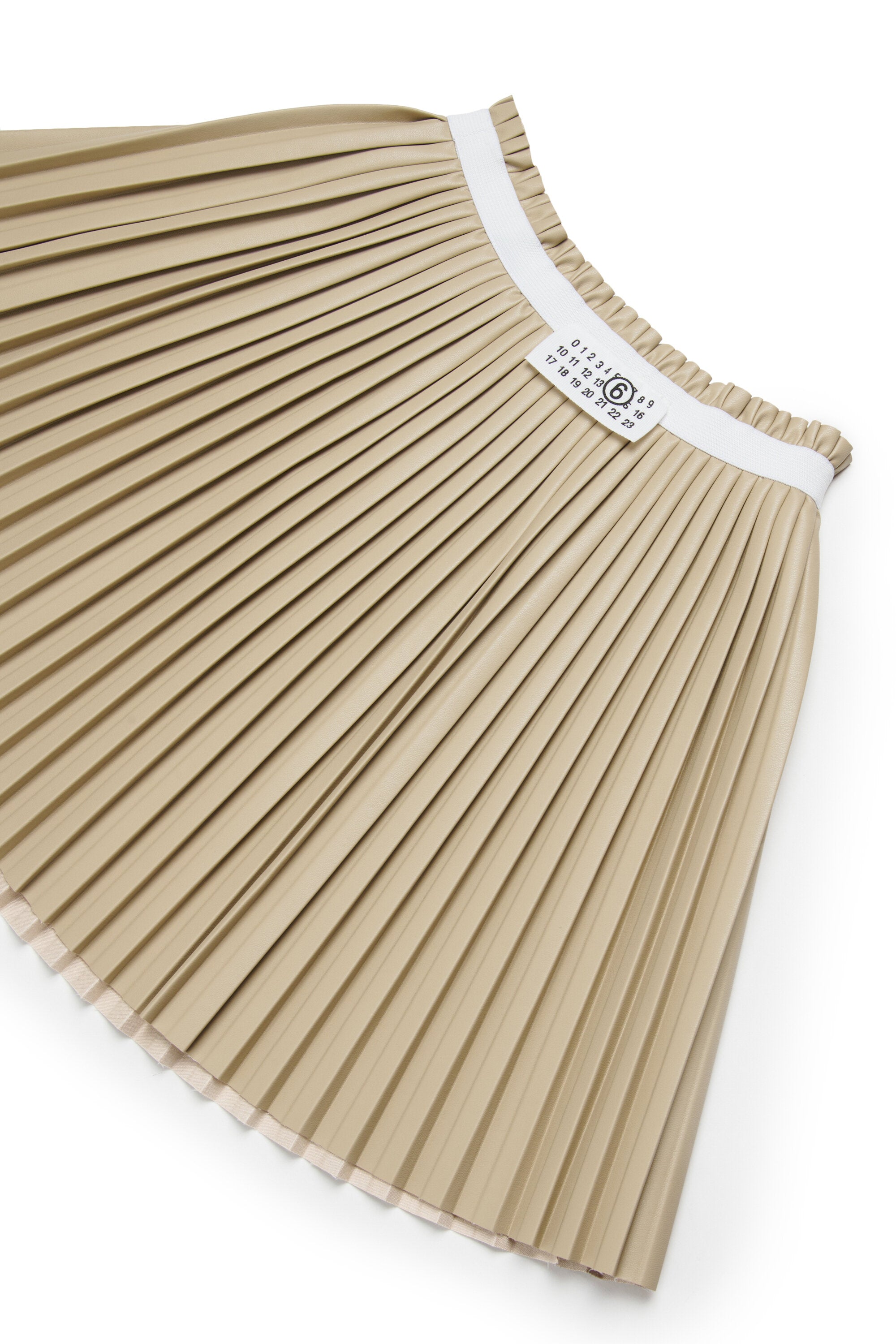 Falda plisada con logo