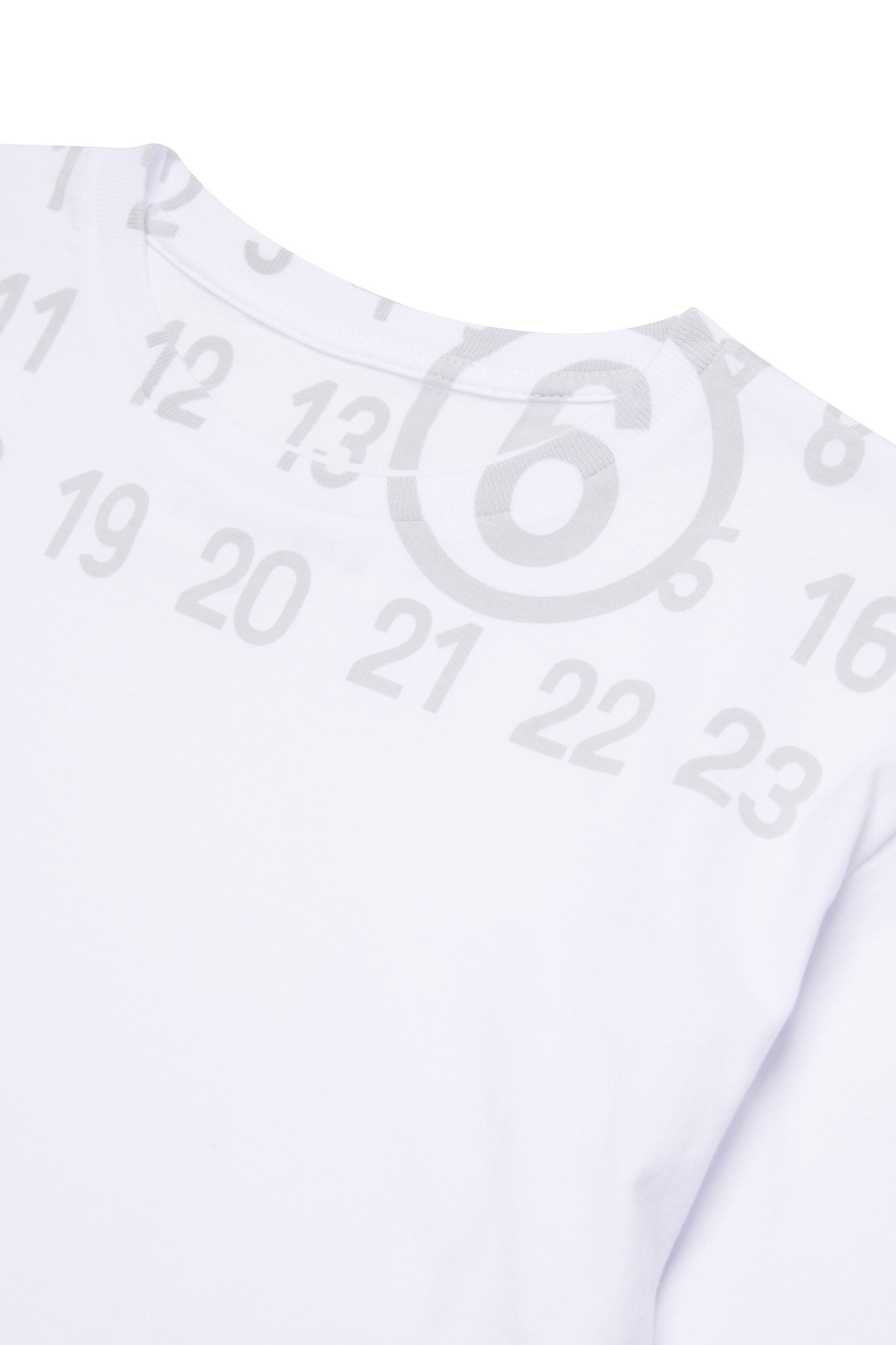 Camiseta con logotipo