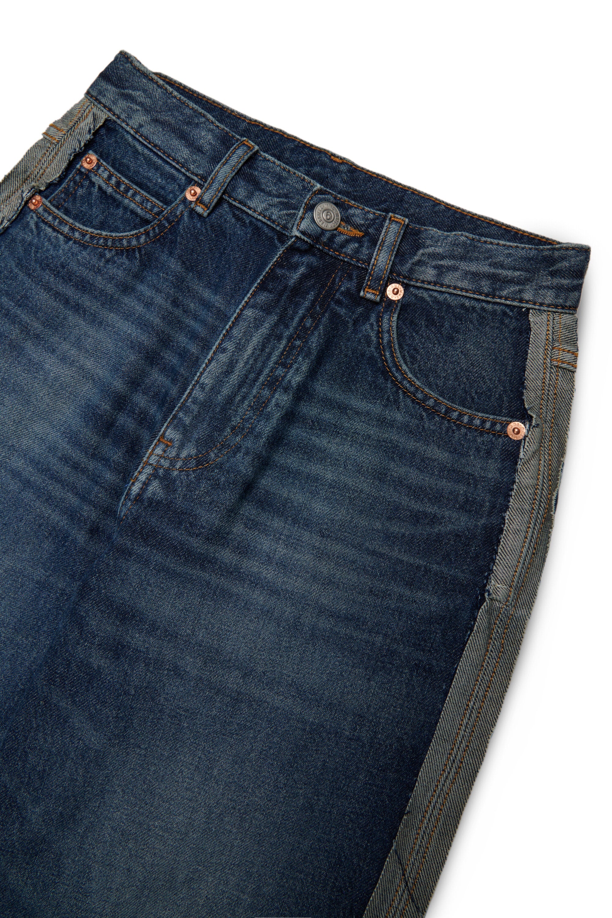Regular blue jeans