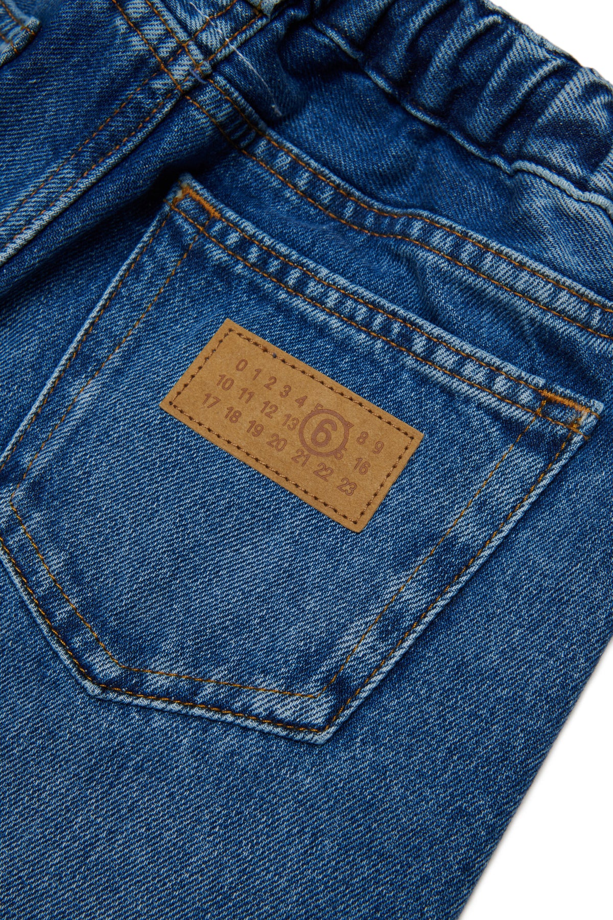Jeans regular en denim bicolor