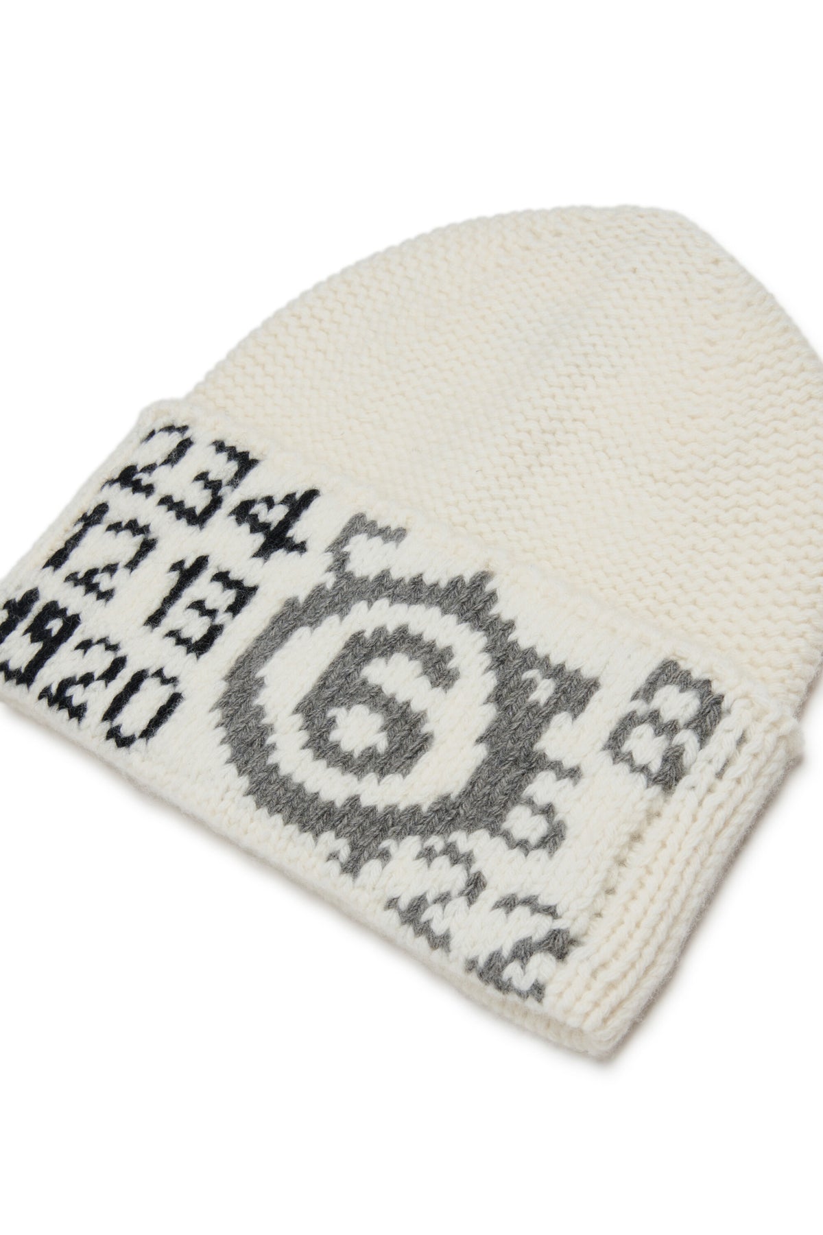 Gorra con logo numérico
