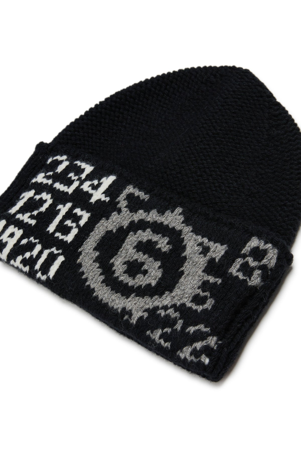 Cap with numeric logo