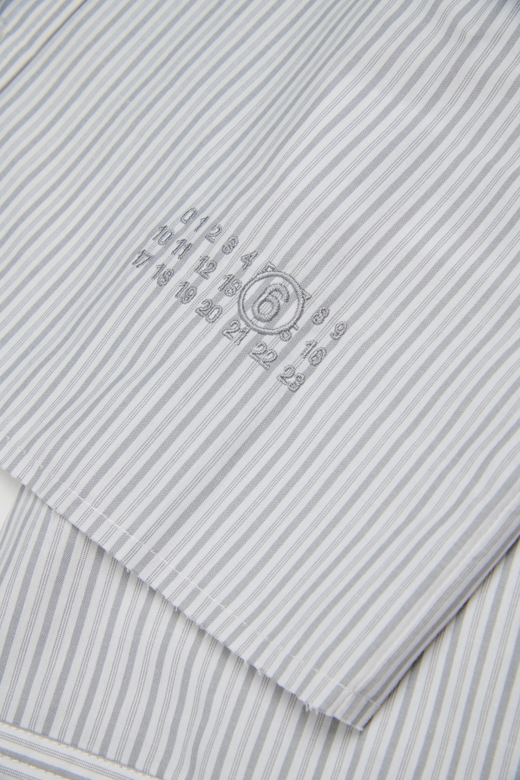 Camisa corta de rayas con logo
