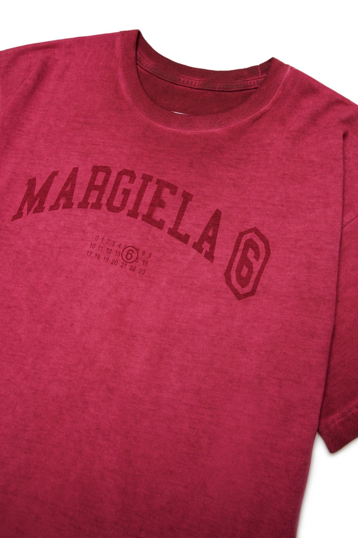 Camiseta de cuello redondo con logo