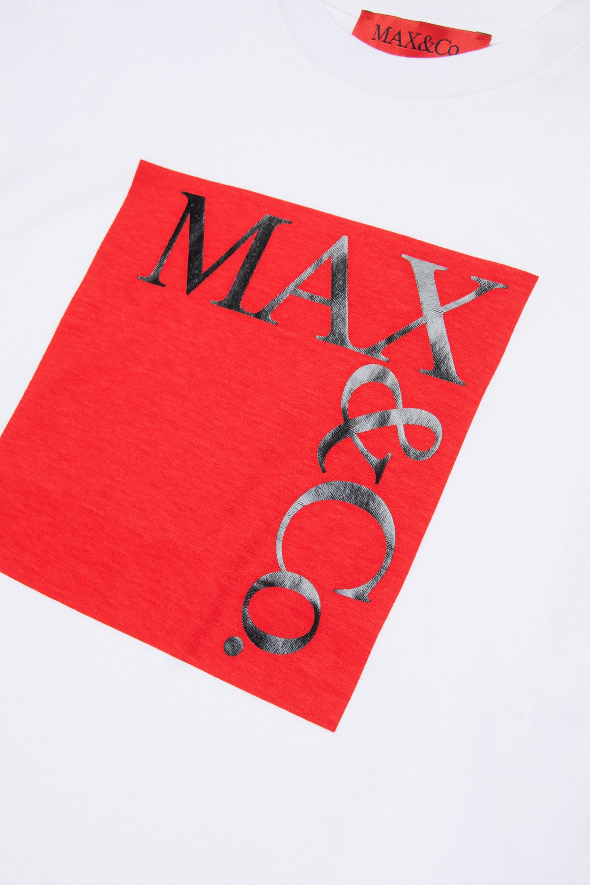 Icona t-shirt with logo