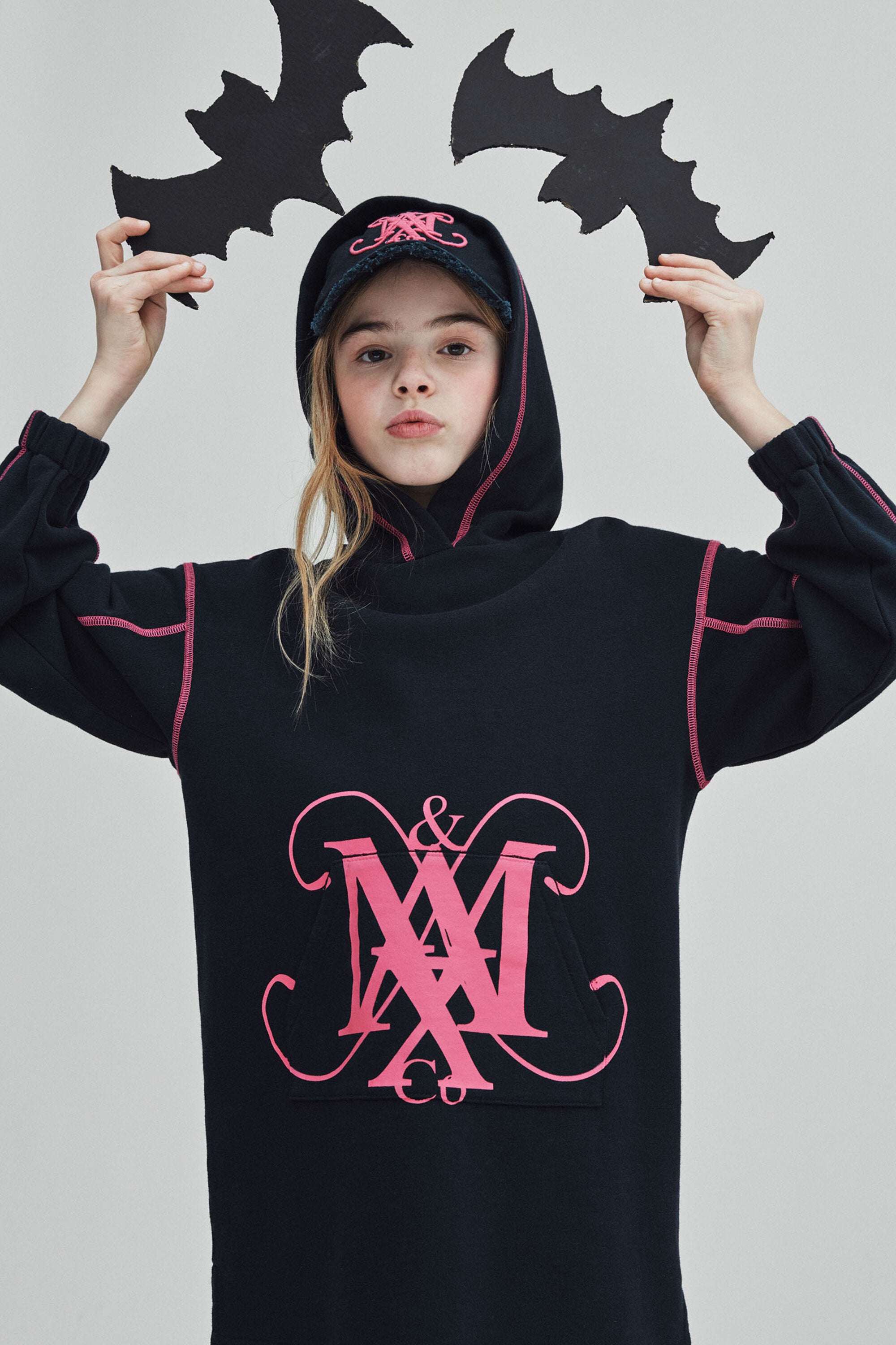 Vestido maxi-suéter con escudo Monogram