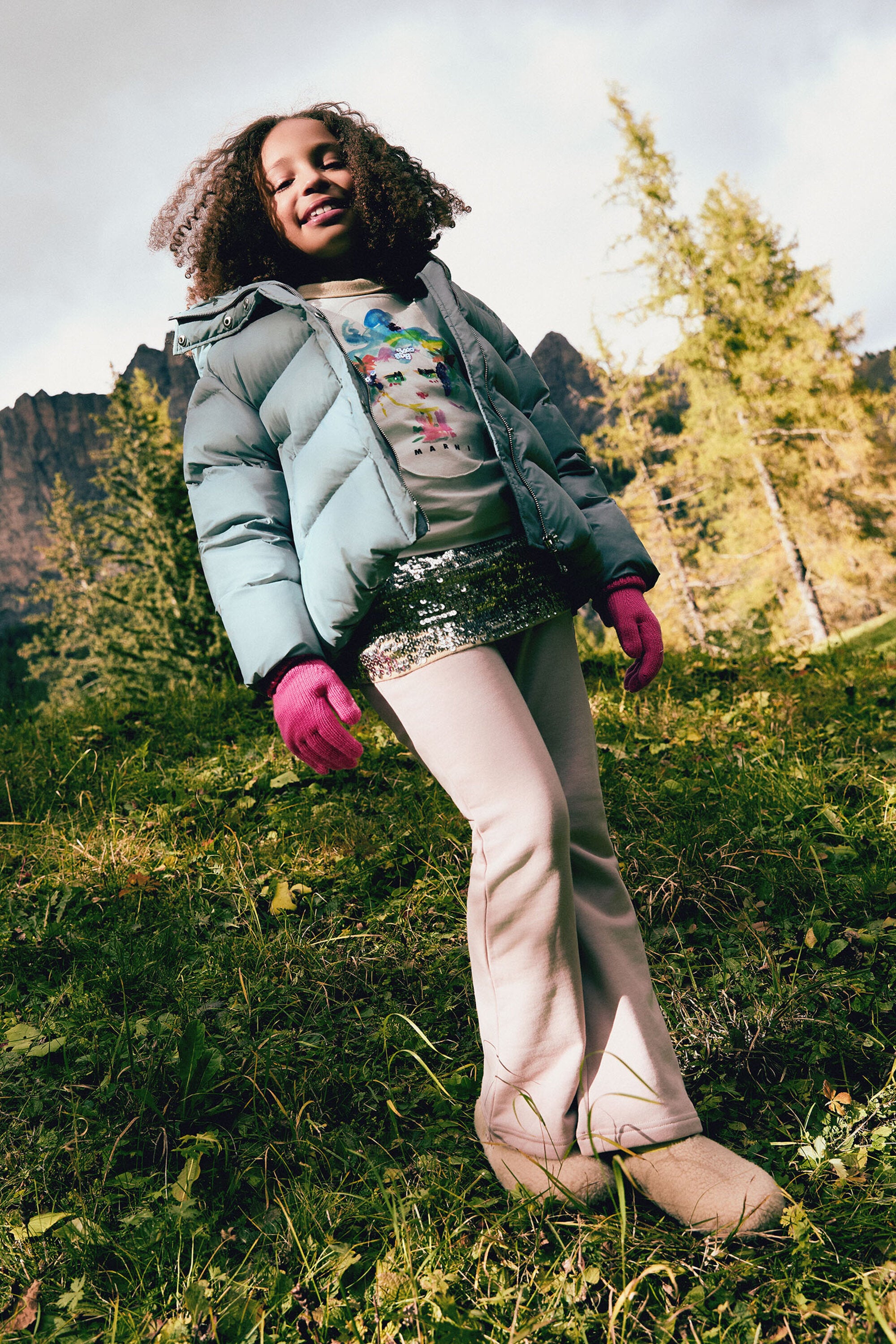 Chaqueta corta acolchada con capucha