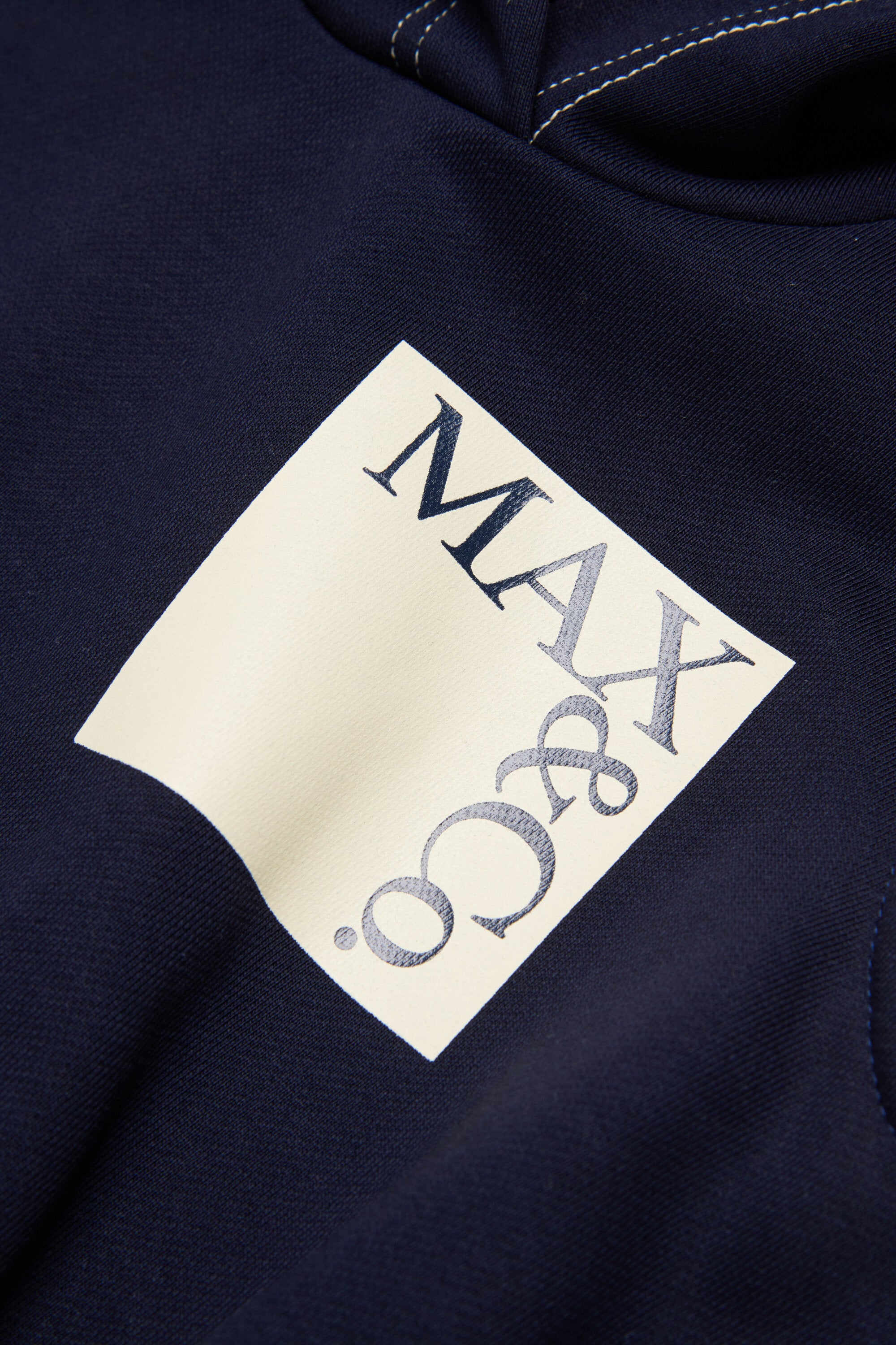 Vestido corto sin mangas con logo