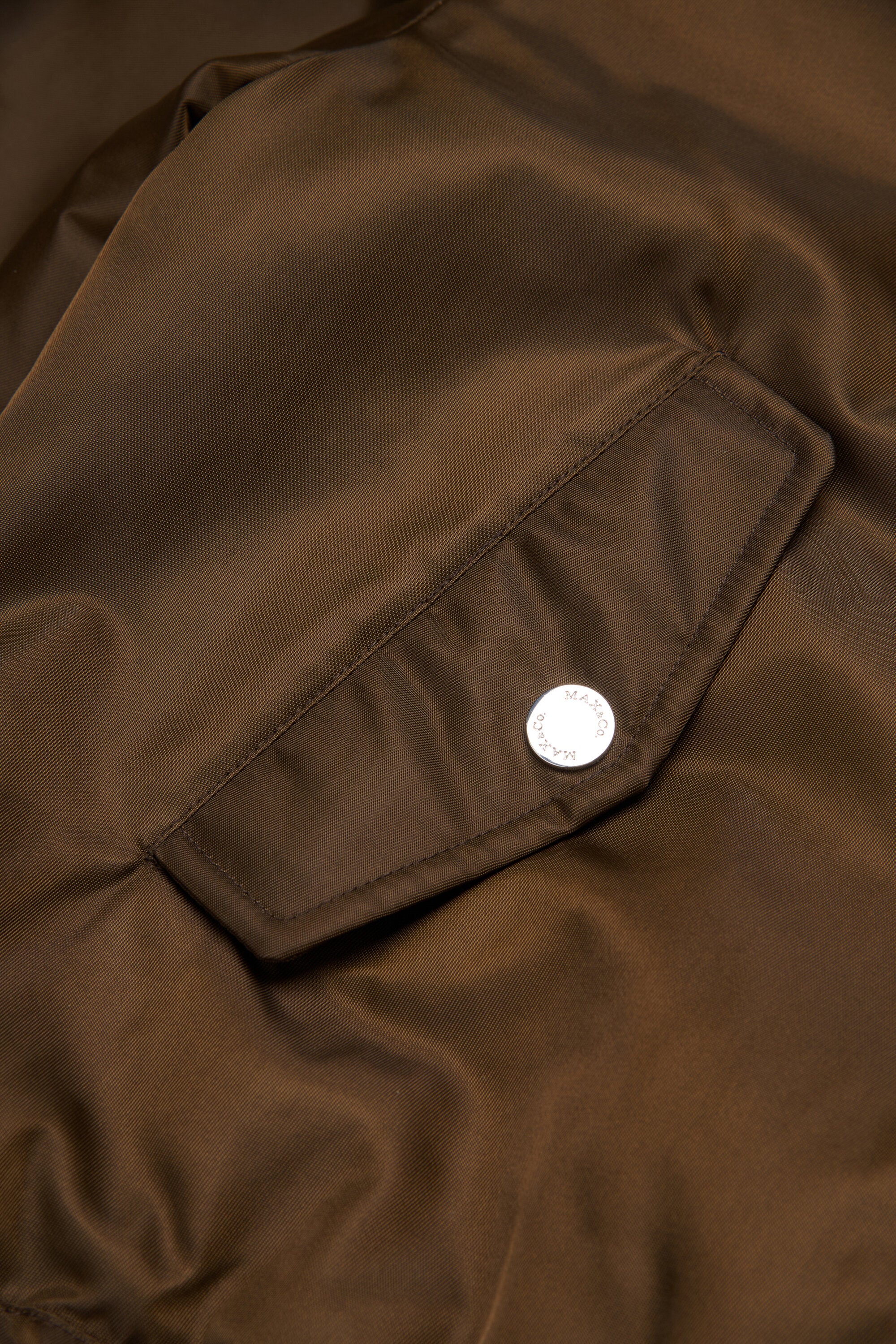 Cazadora bomber con logo estampado