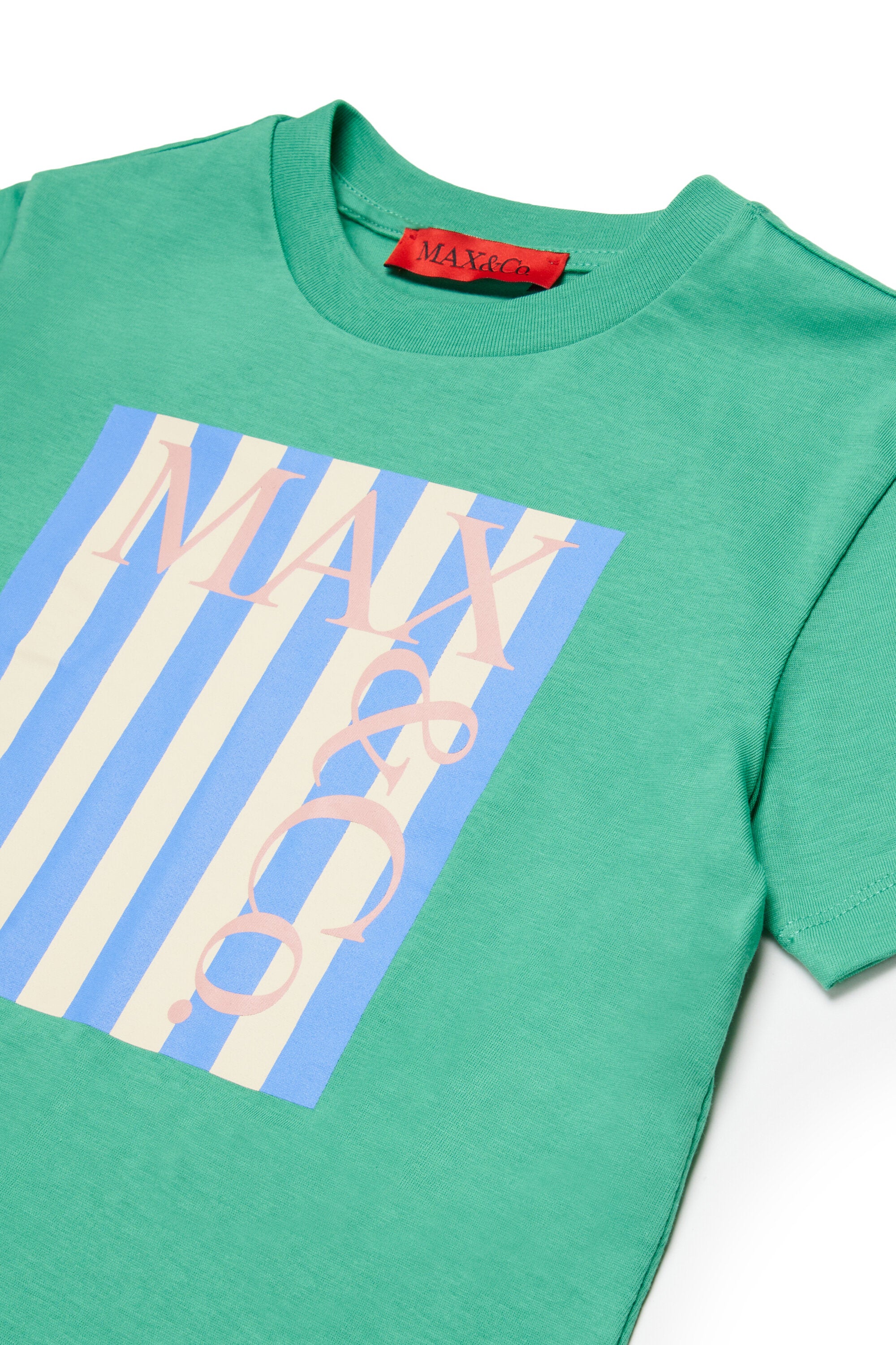 T-shirt with oversized front logo