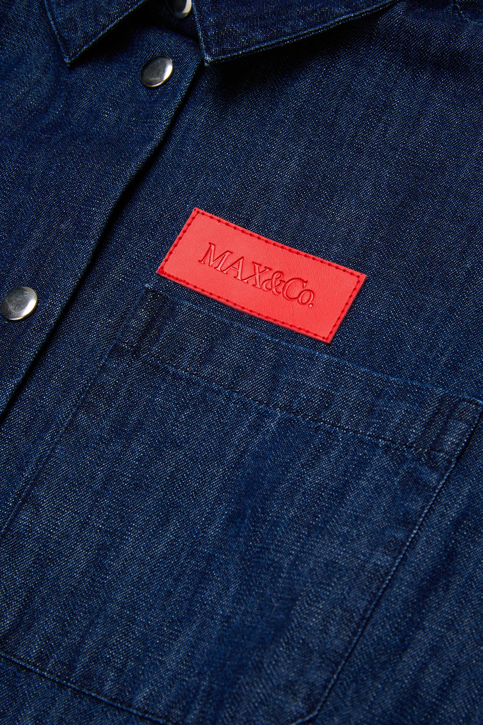 Short-sleeved shirt with logo