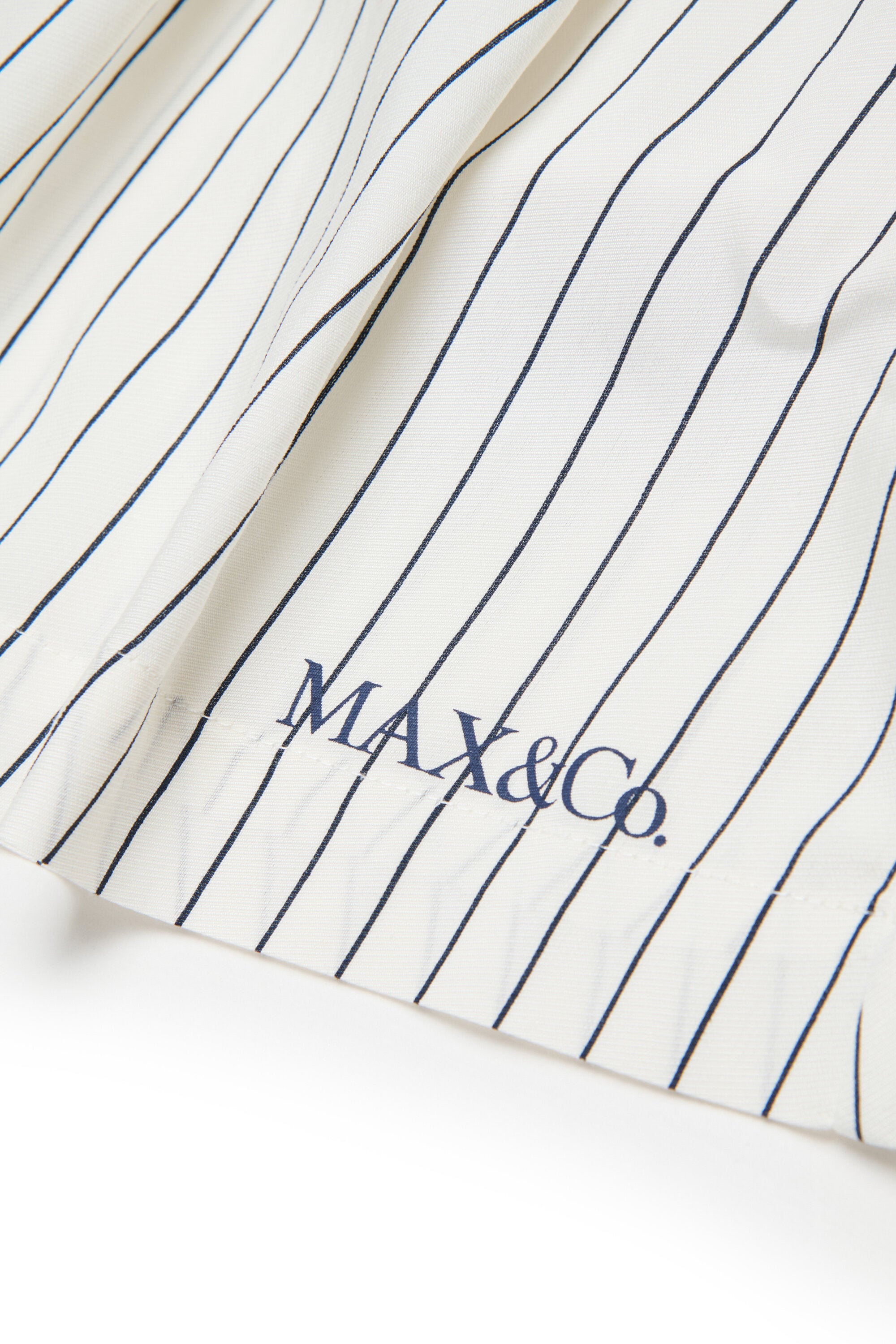 Falda de rayas con logo