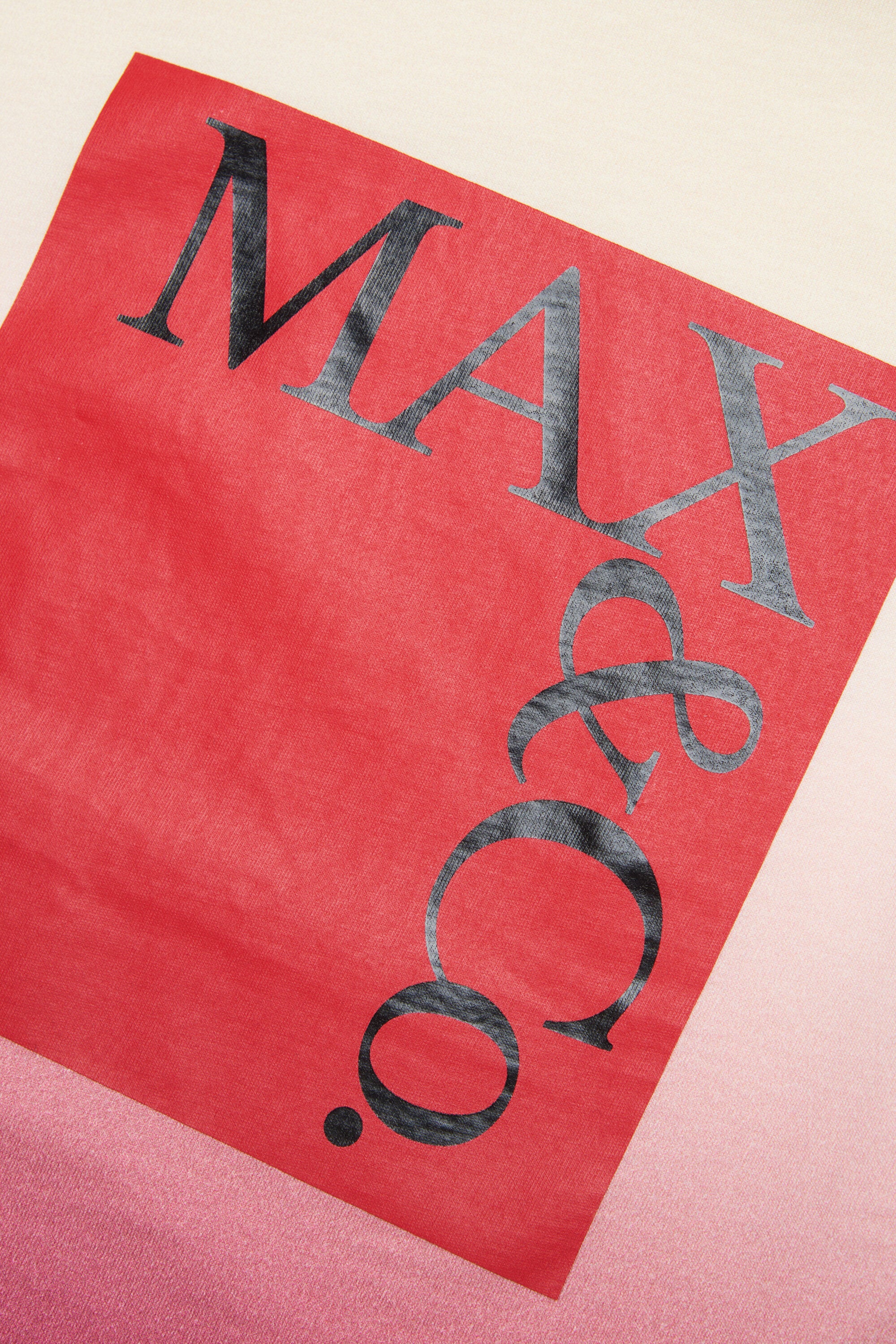 Camiseta con logo frontal