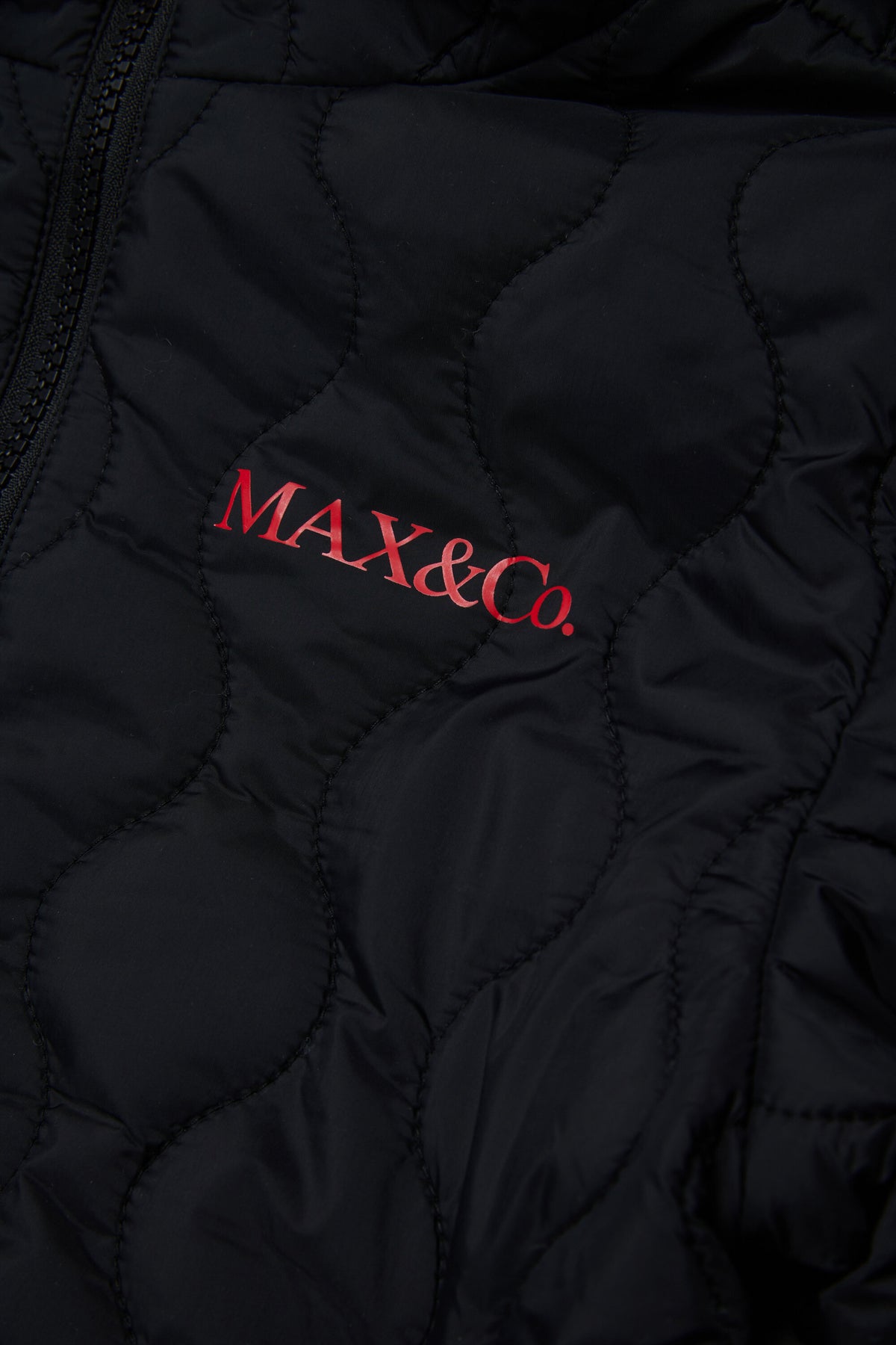 Padded jacket with printed logo