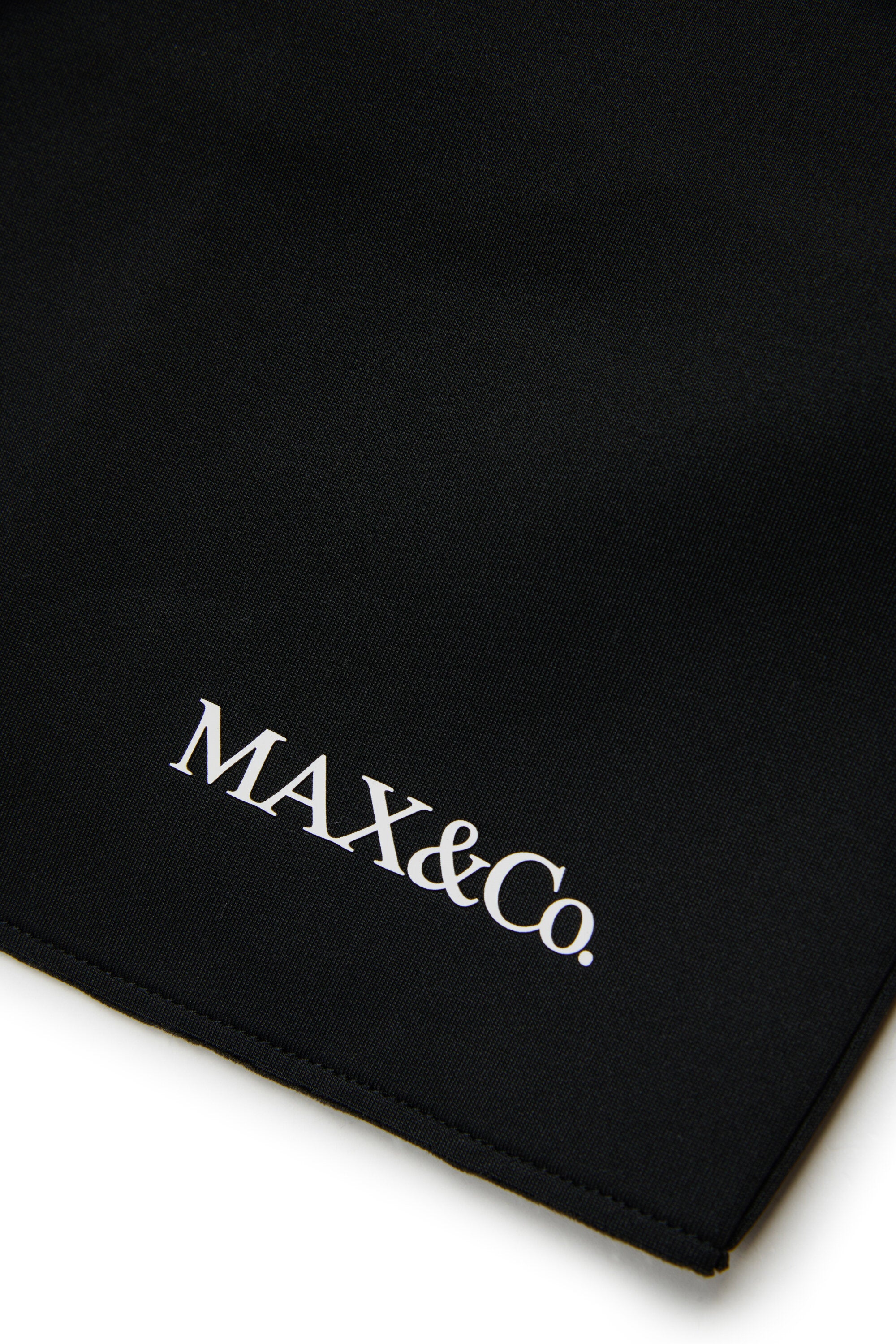 Americana con logo estampado