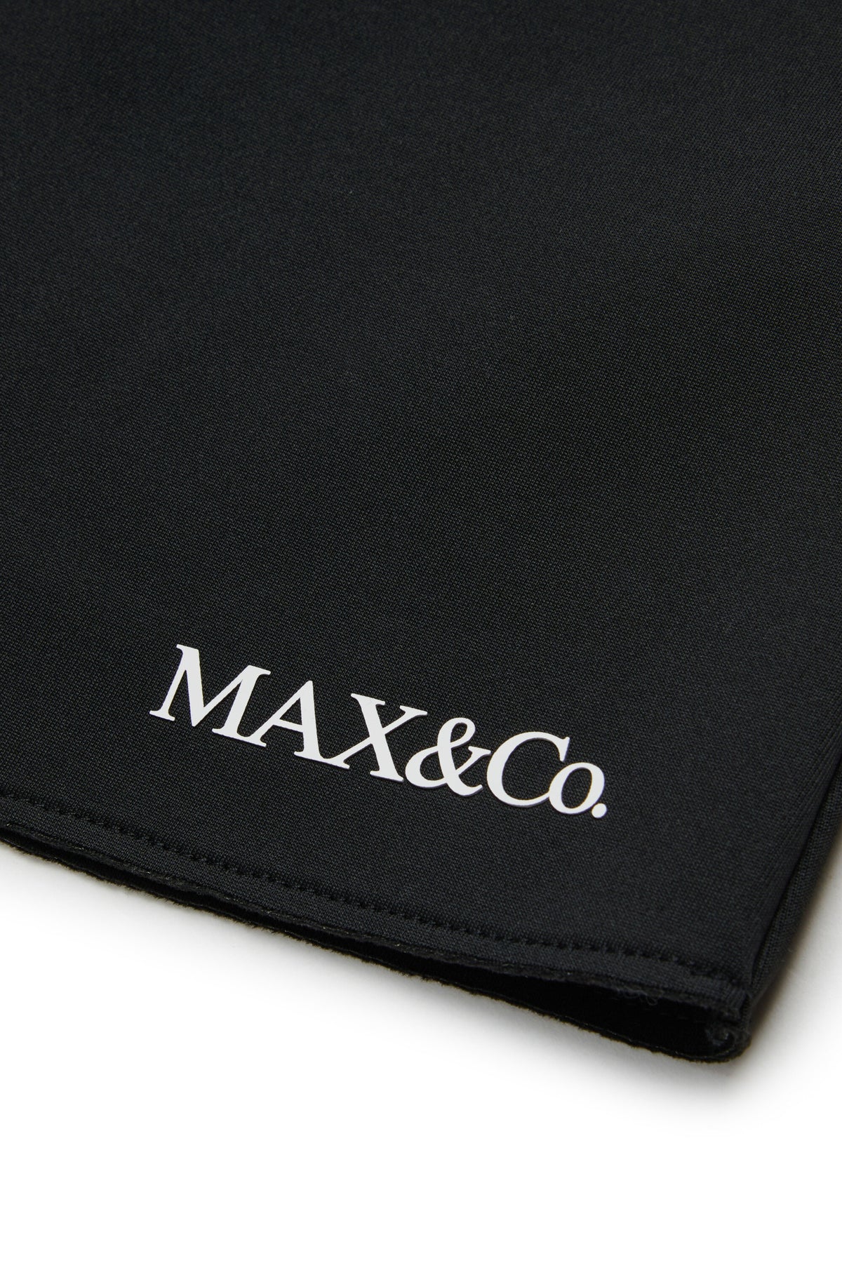 Short skirt with logo