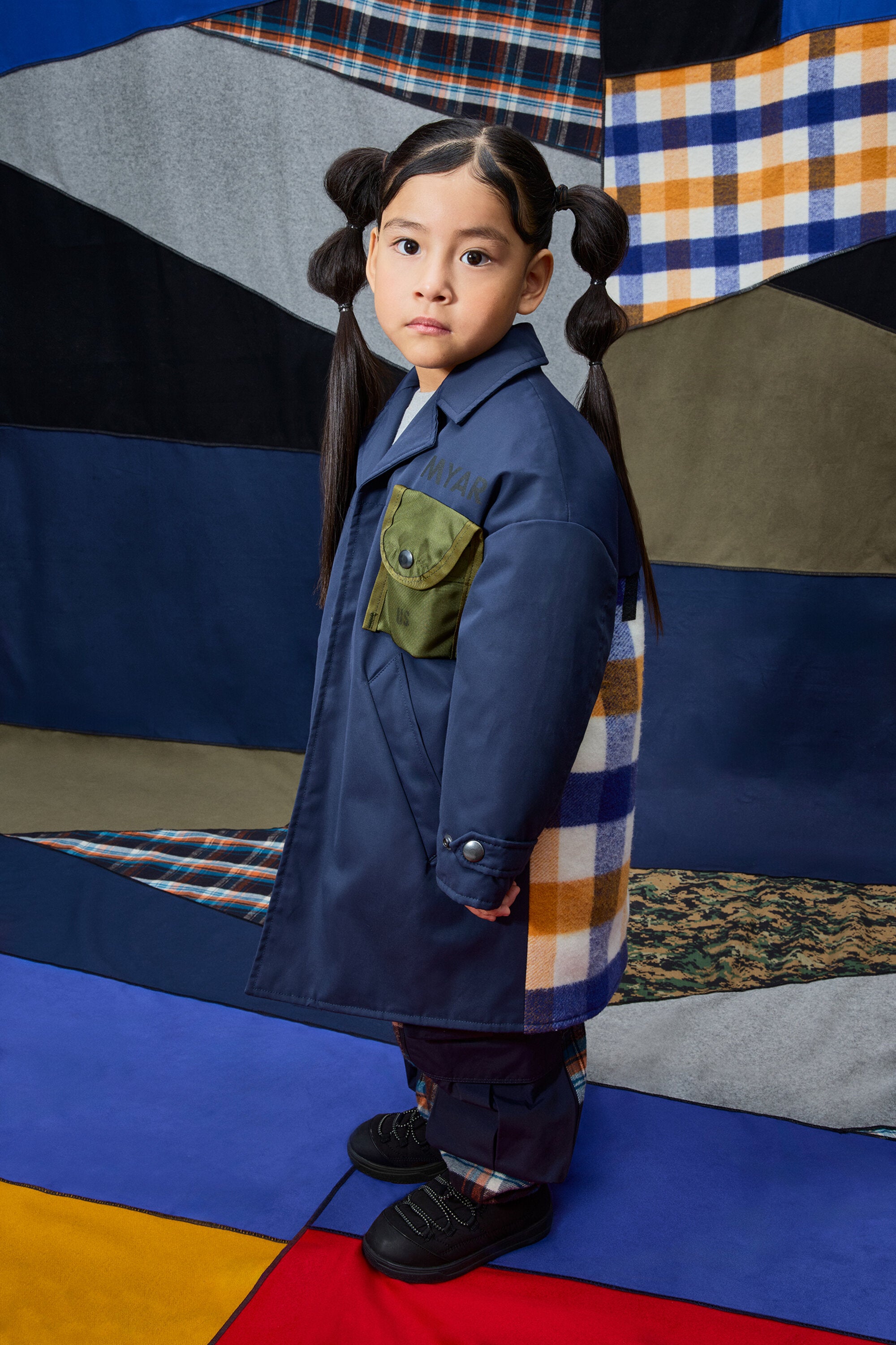 Trench con bolsillo para brújula