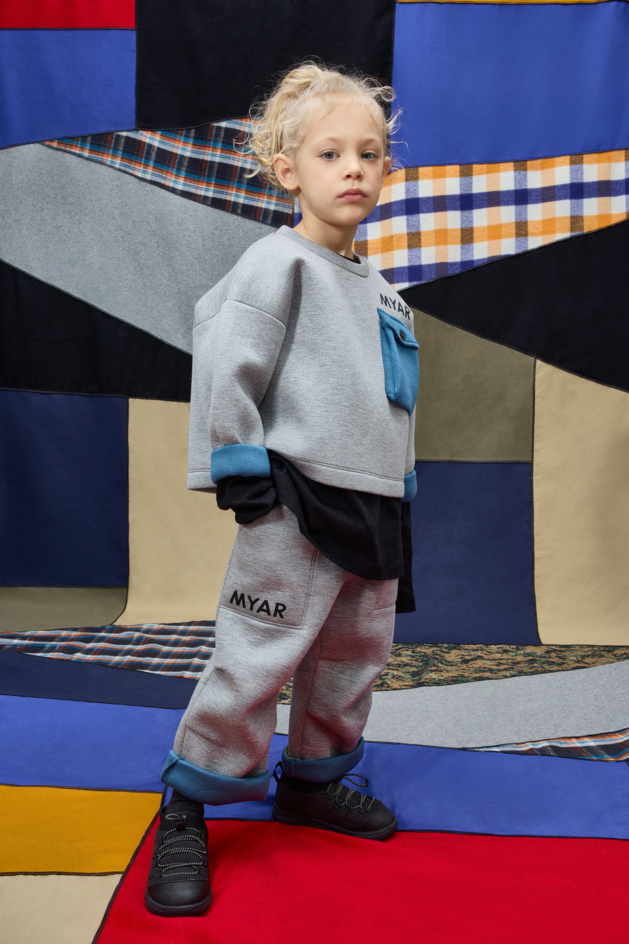 Sudadera de cuello redondo de doble capa con bolsillo