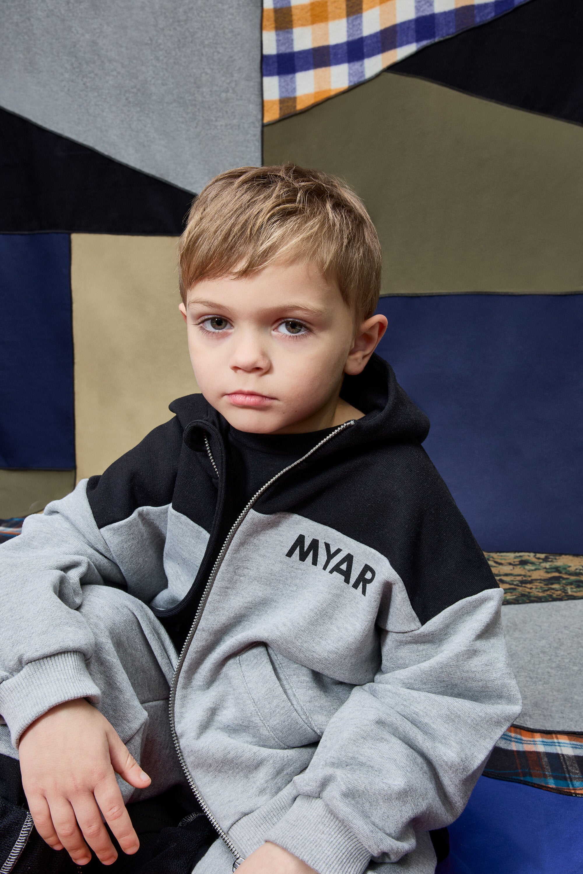 Sudadera con capucha con logo MYAR