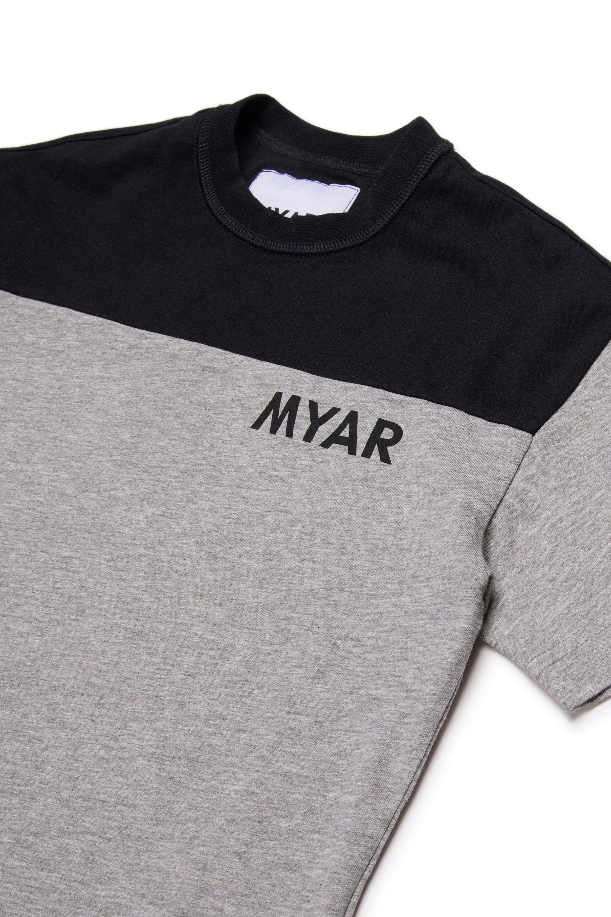 Camiseta de manga corta con logo MYAR