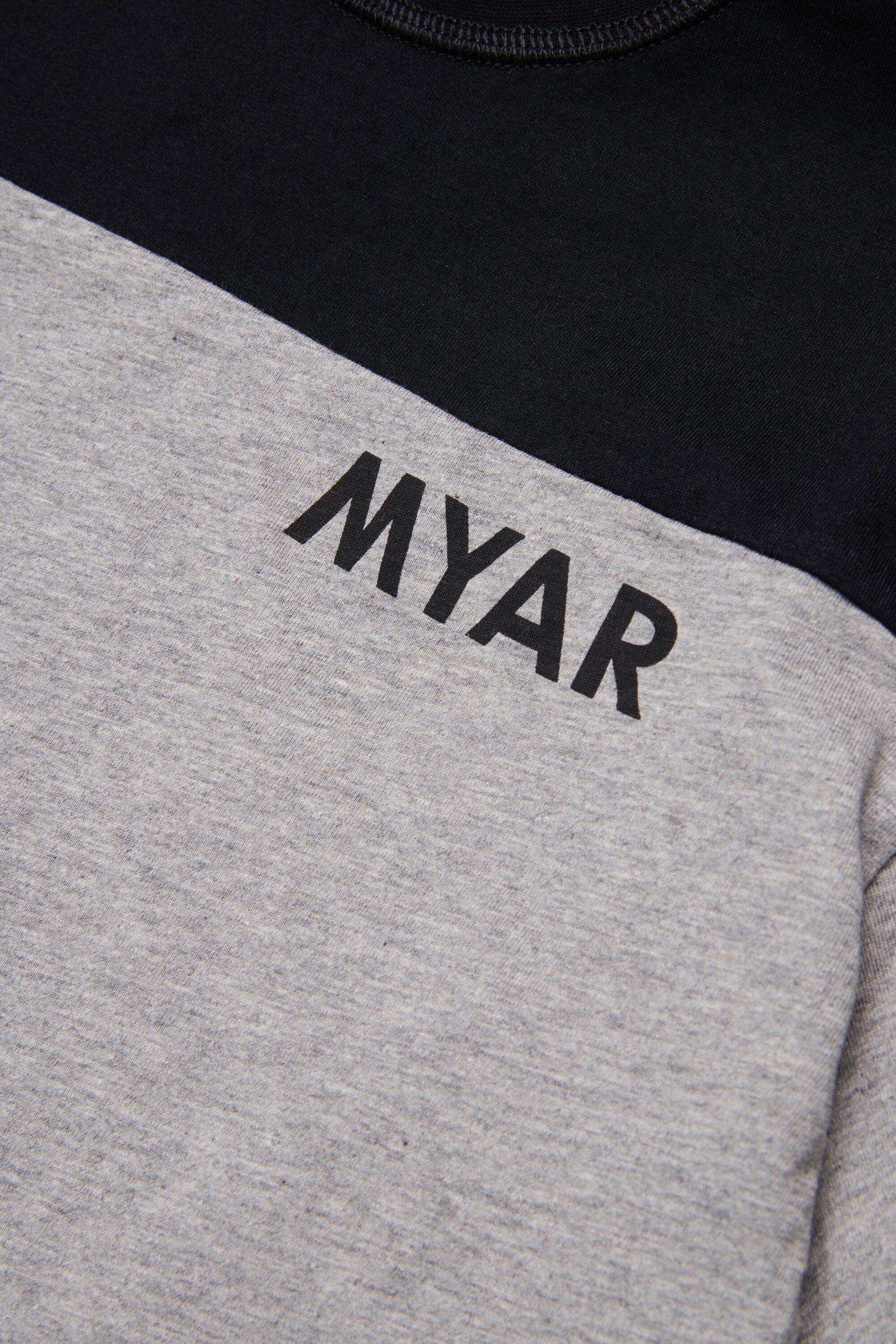 Camiseta de manga corta con logo MYAR