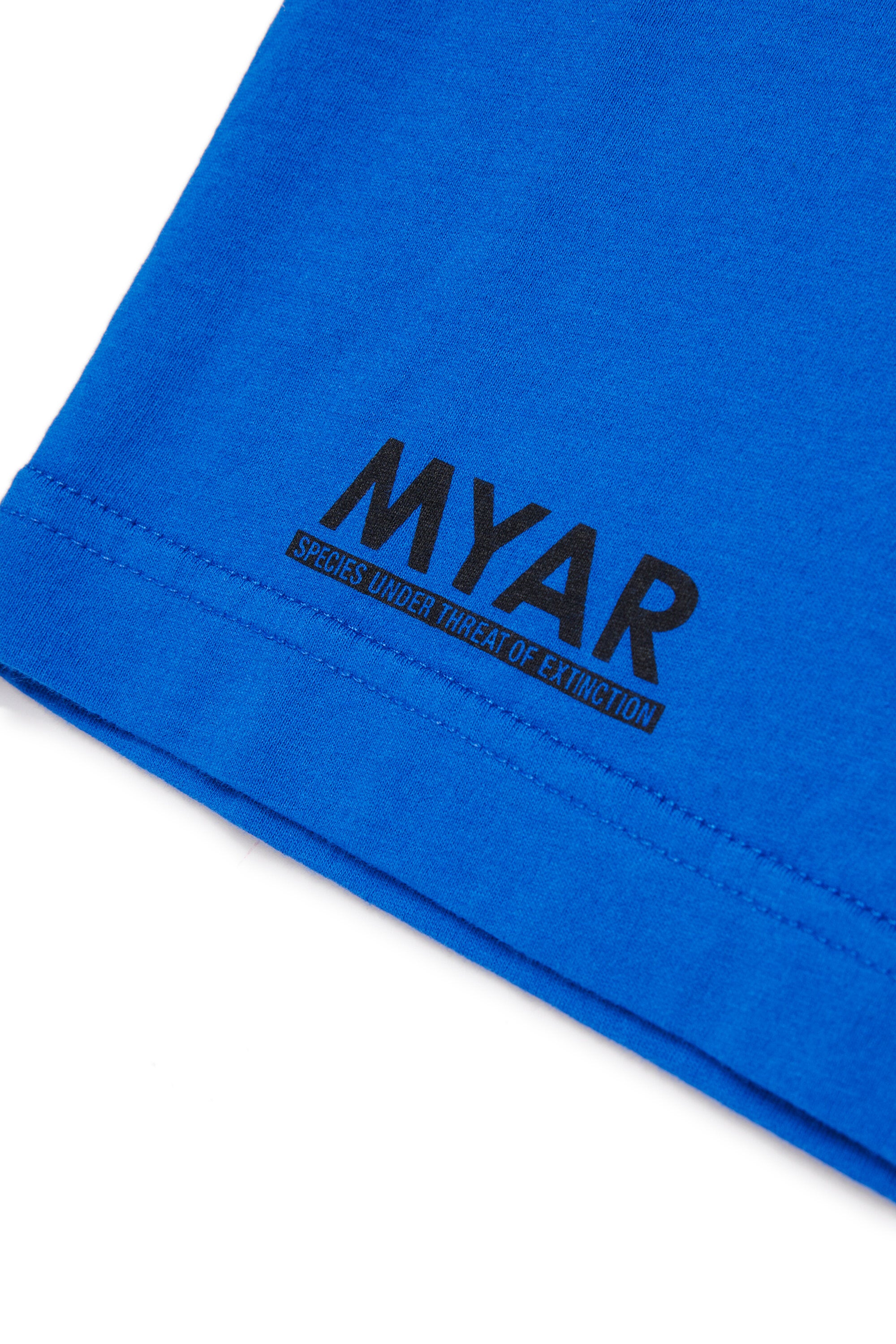 Camiseta de manga corta con sticker gráfico de animales en peligro