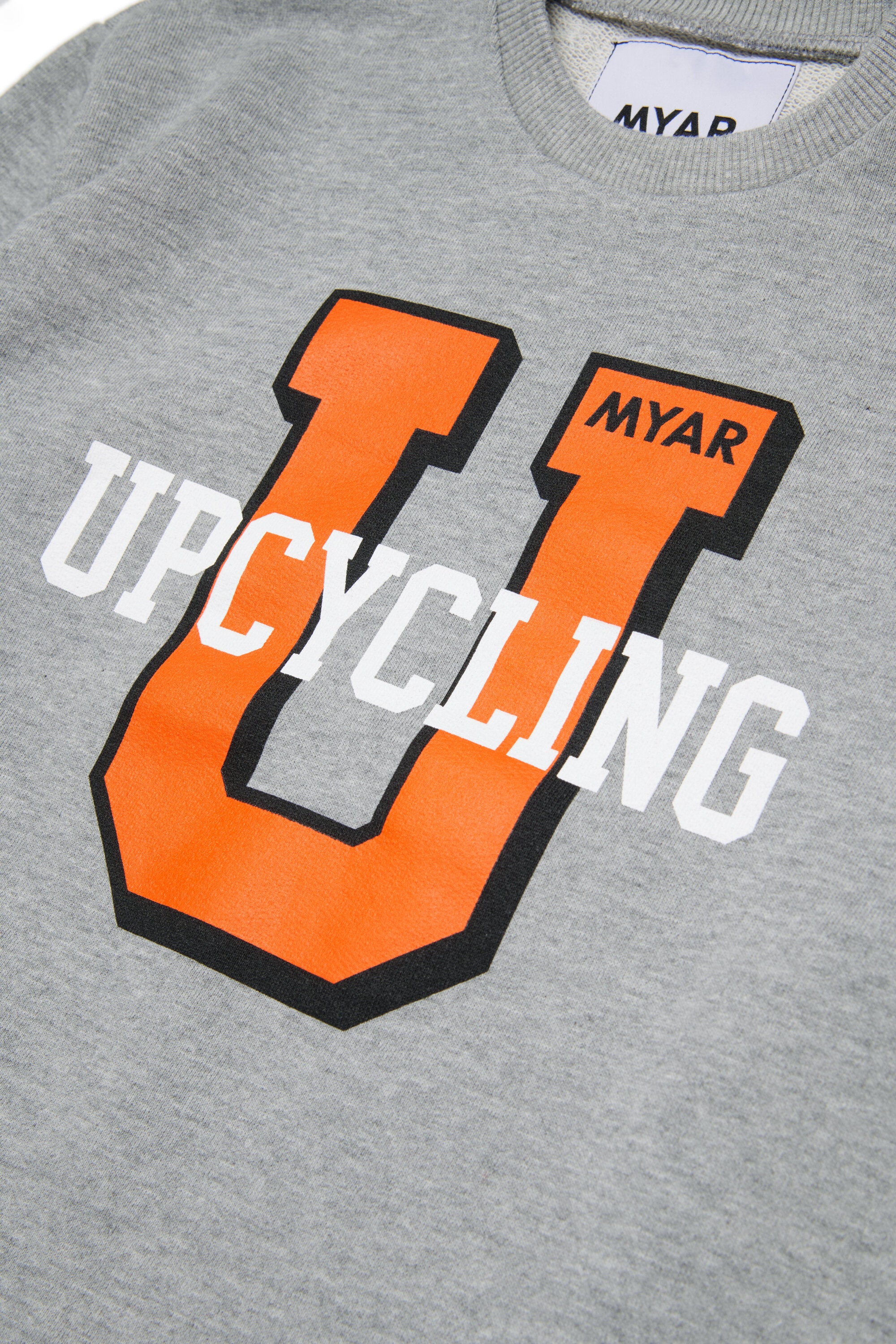 Sudadera de cuello redondo con estampado universitario