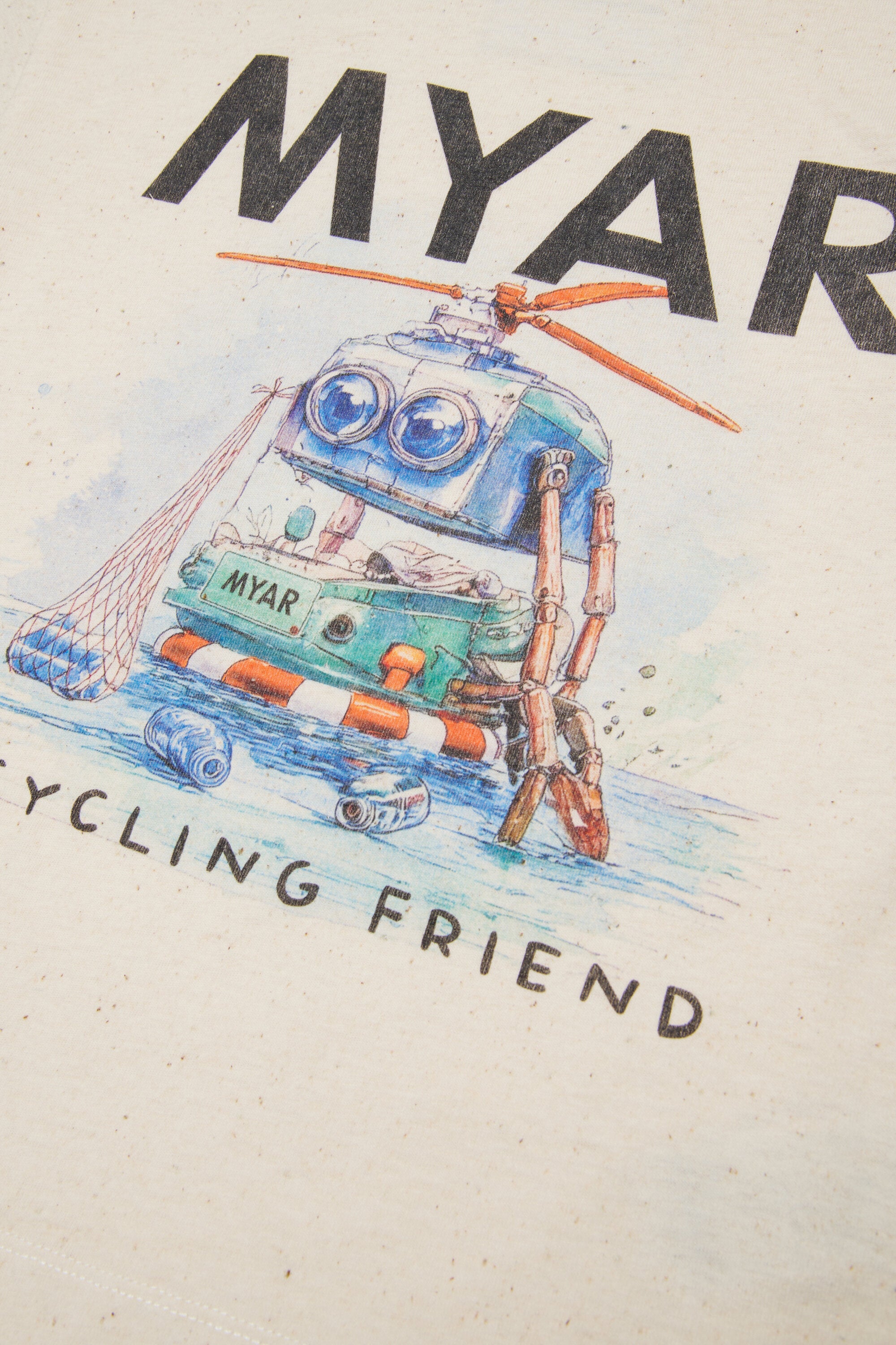 Camiseta con estampado de robot y cuello redondo