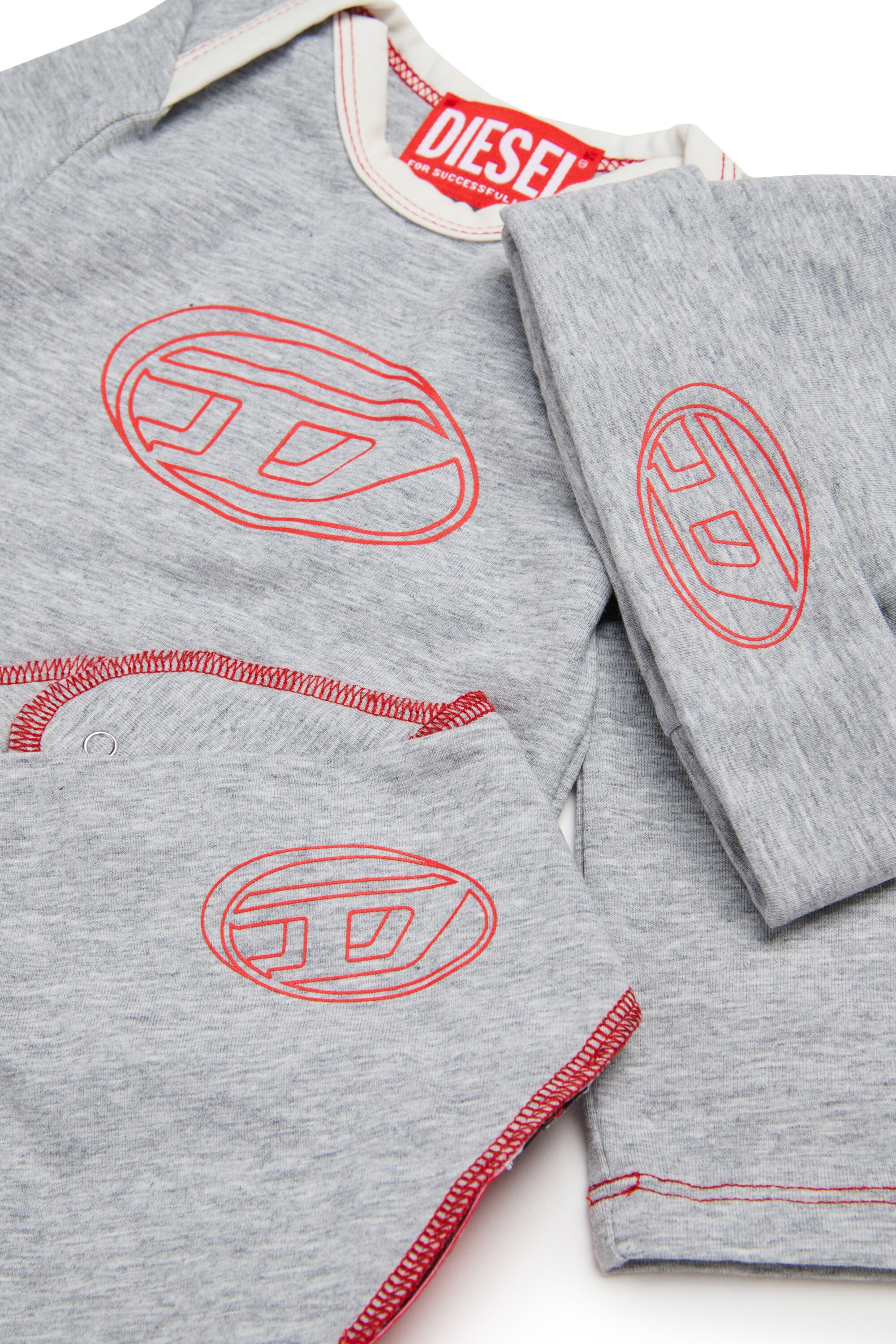 Conjunto de nacimiento de jersey elástico con logotipo Oval D