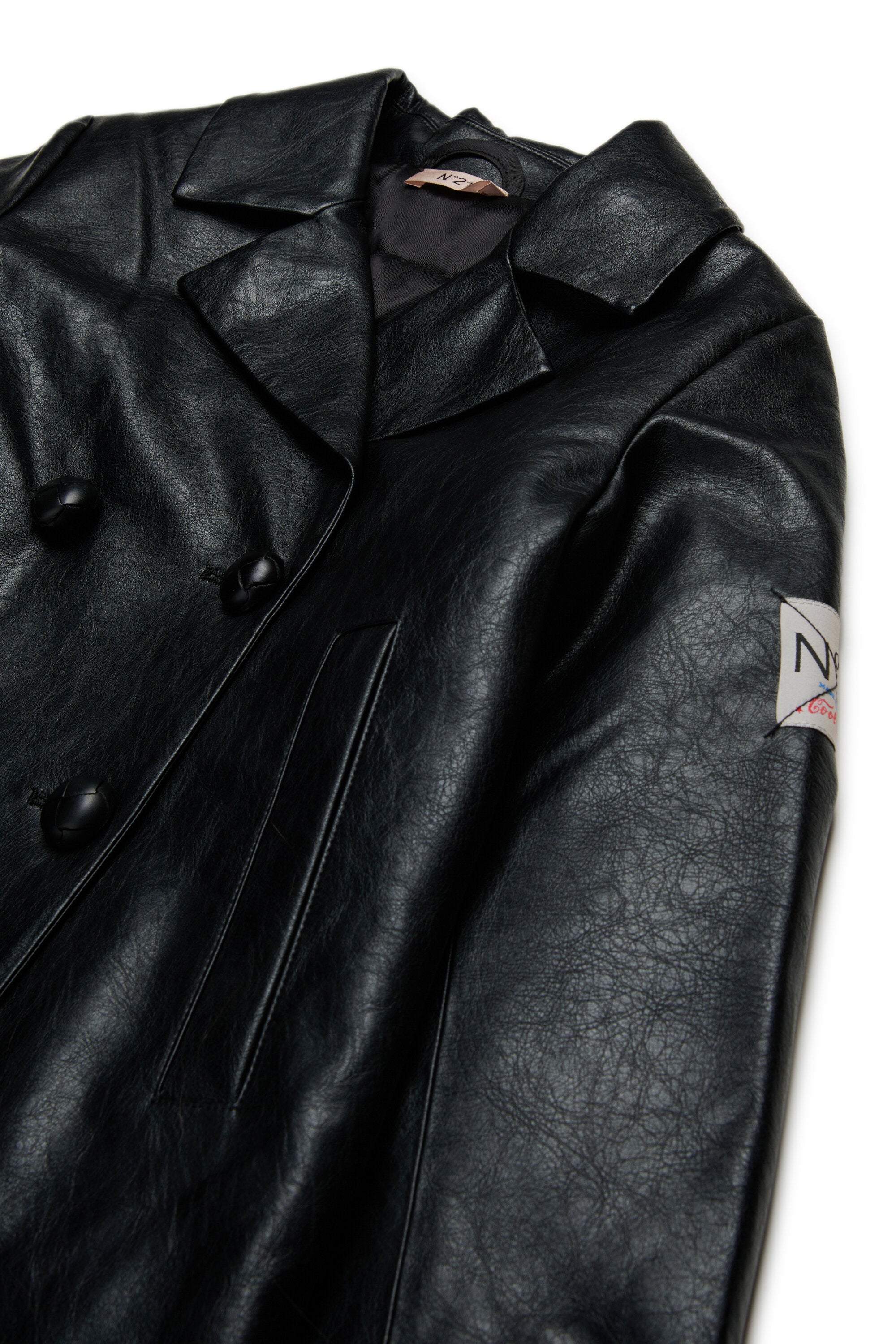 Chaqueta con botonadura doble en tejido revestido