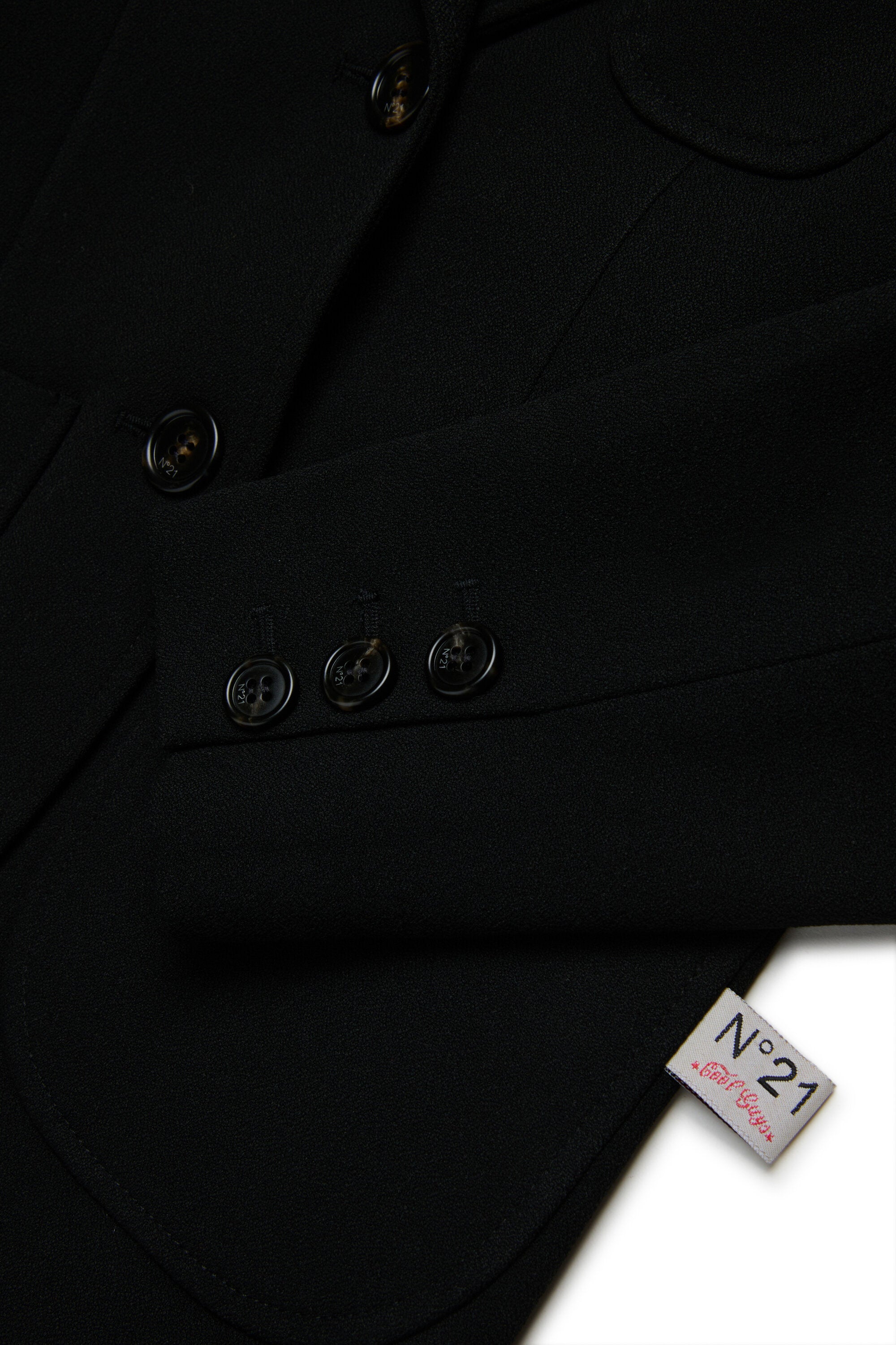 Chaqueta blazer de crepé con botonadura sencilla