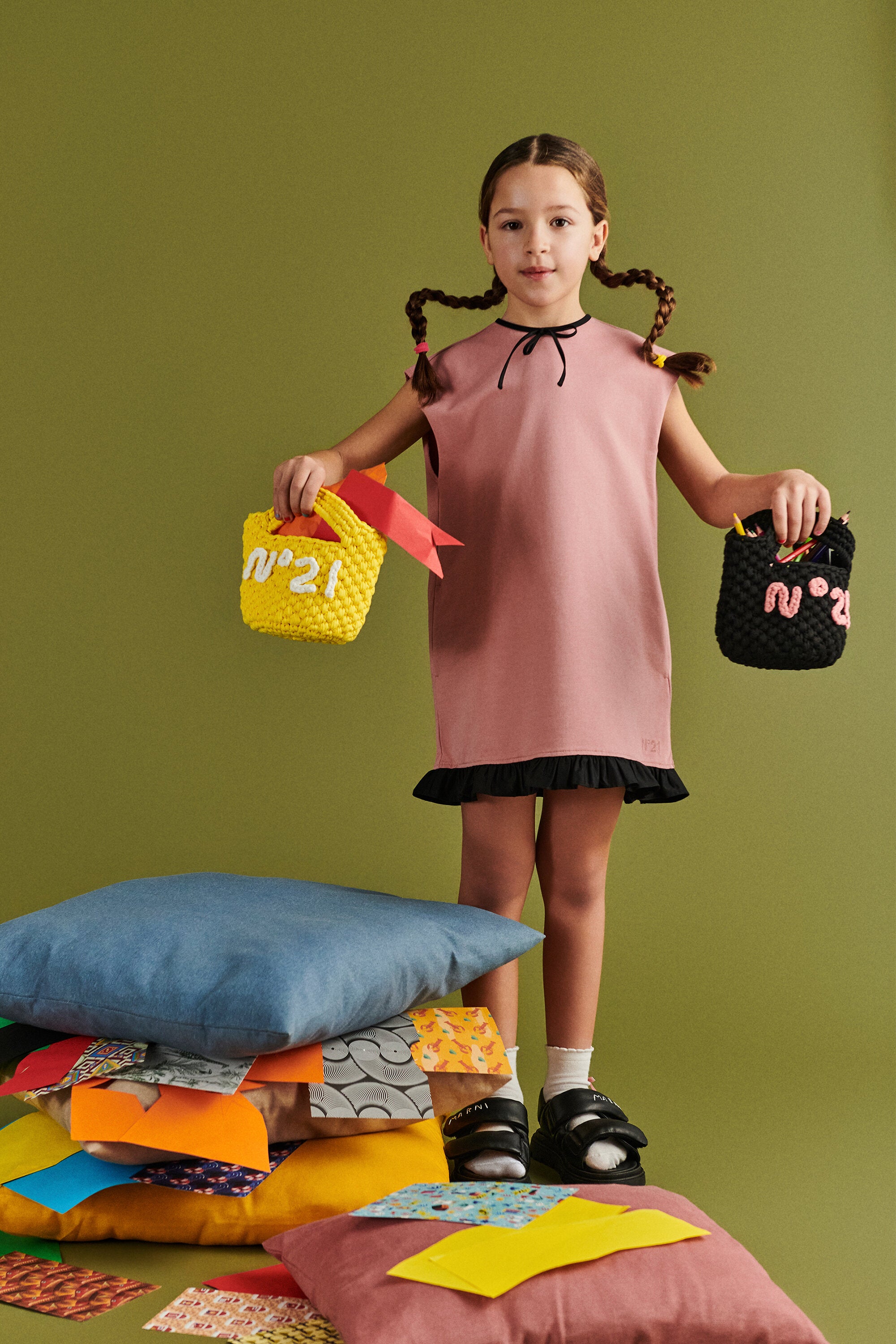 Dress with ruffle and contrasting bow