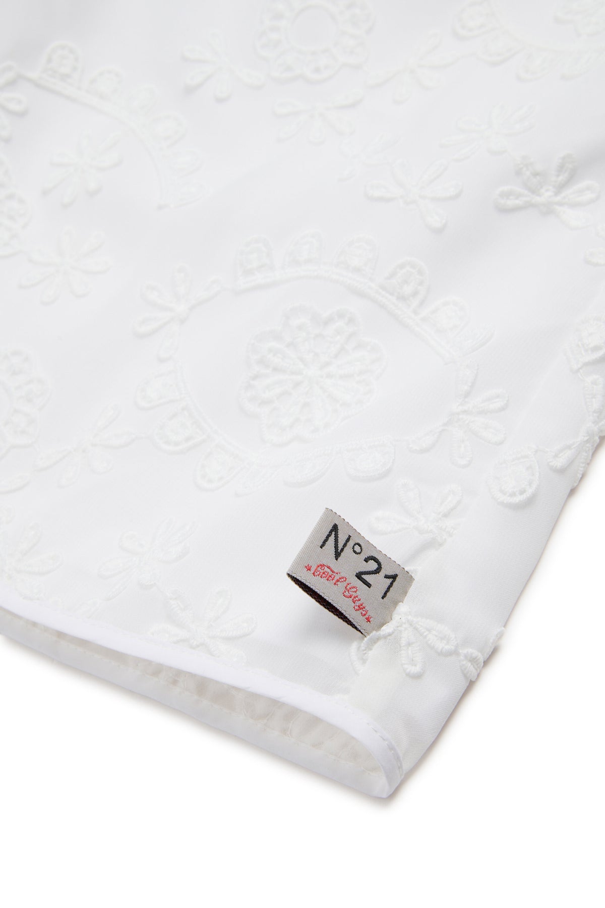 Shorts bordados con logo