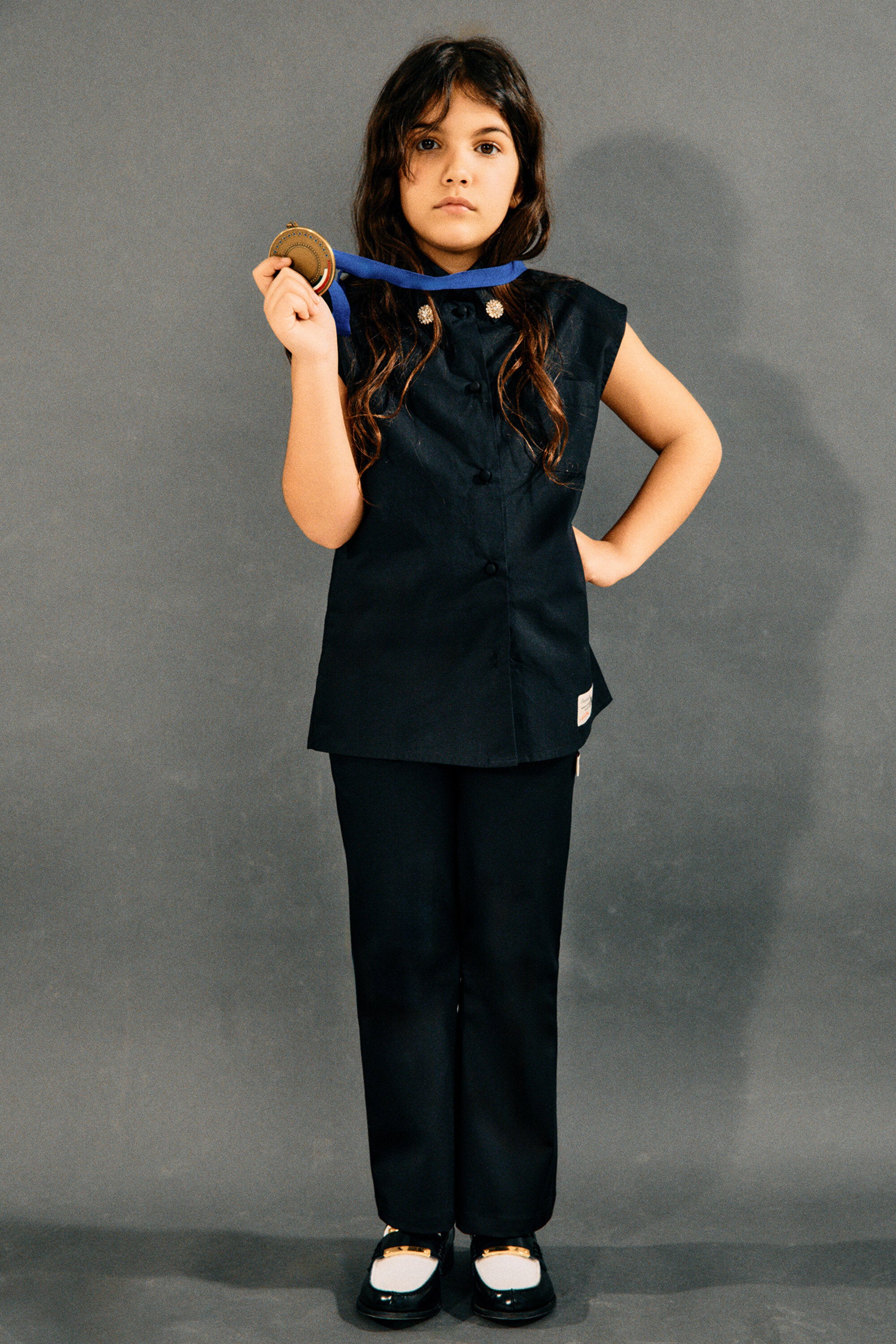 Sleeveless shirt with logo