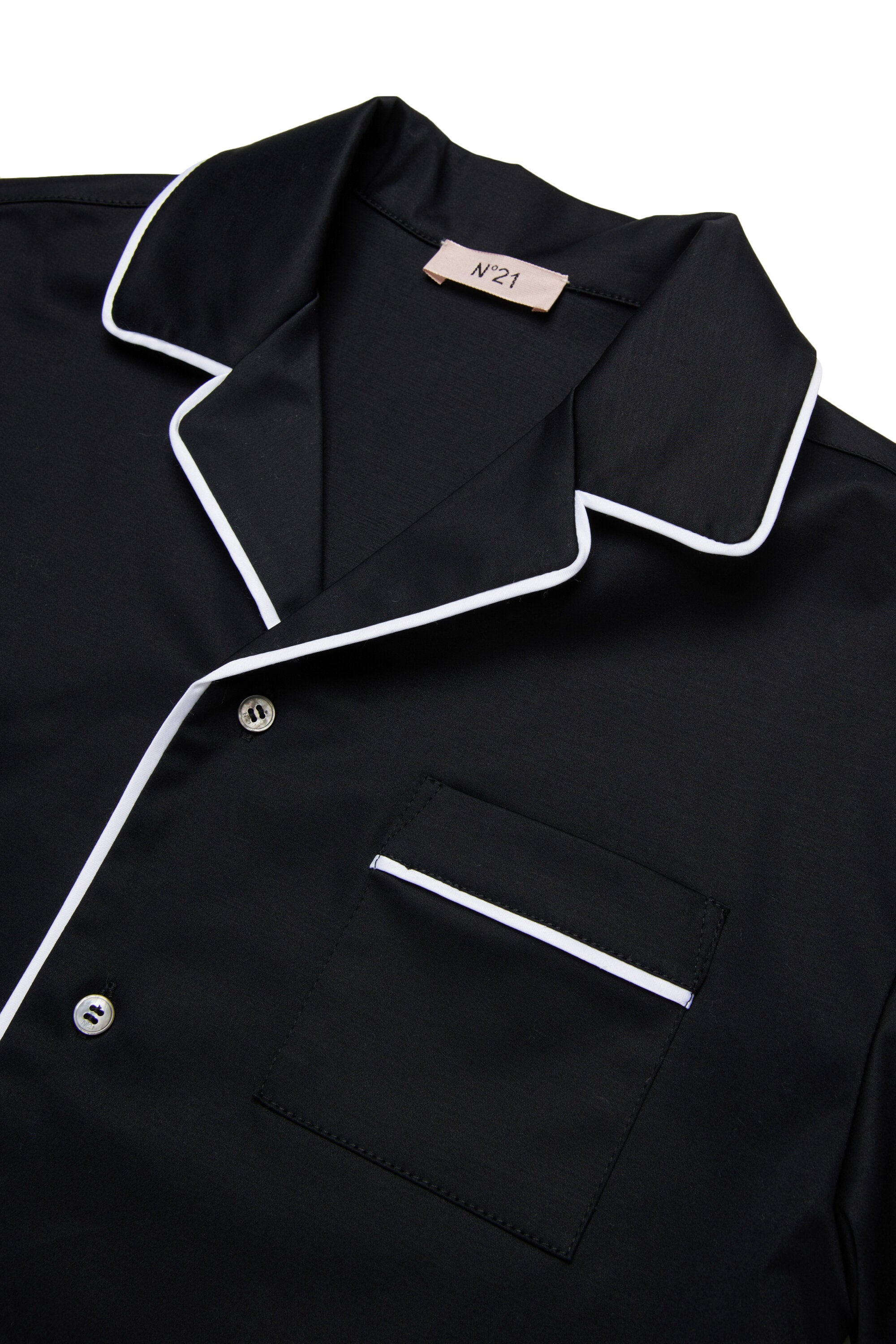 Camisa de manga corta con perfiles en contraste
