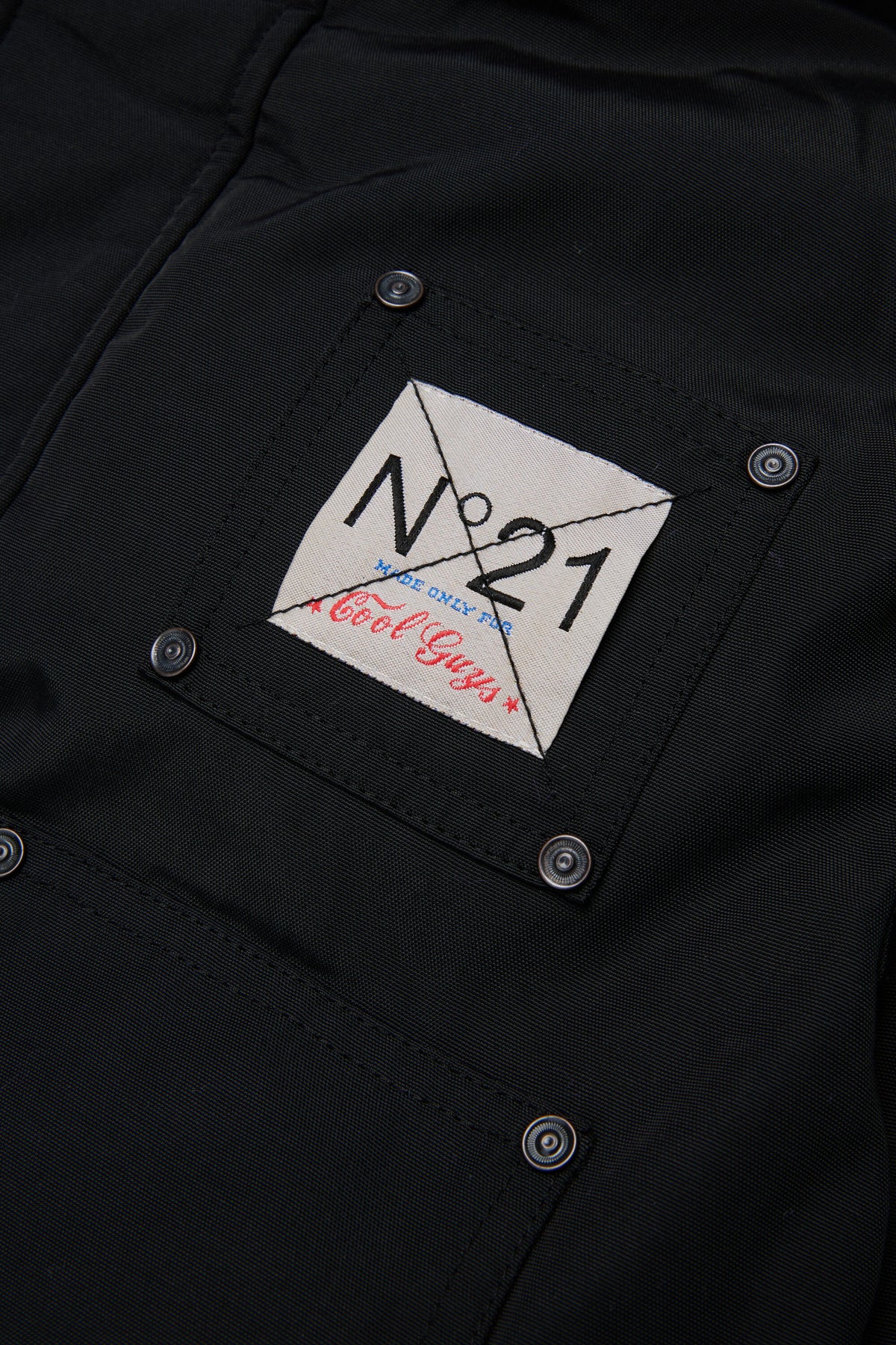 Chaqueta acolchada con logo estampado