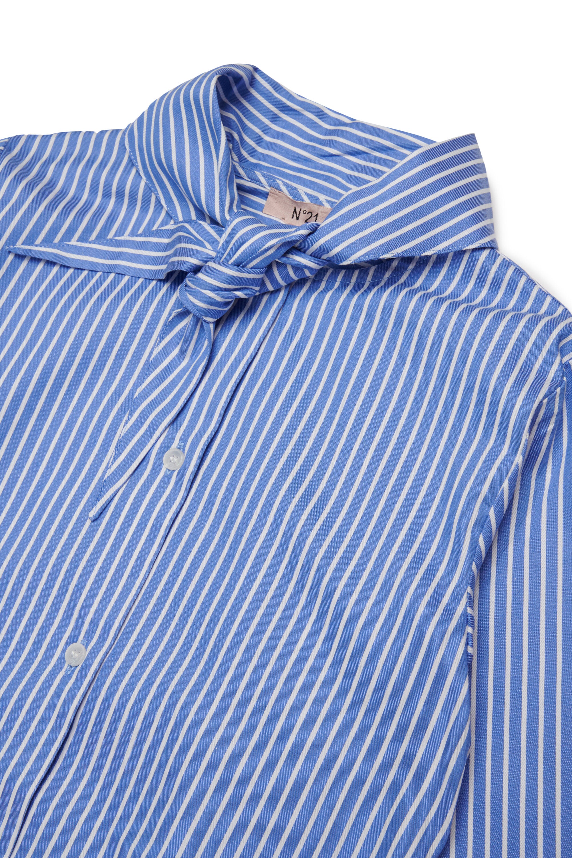 Camisa de rayas con lazo