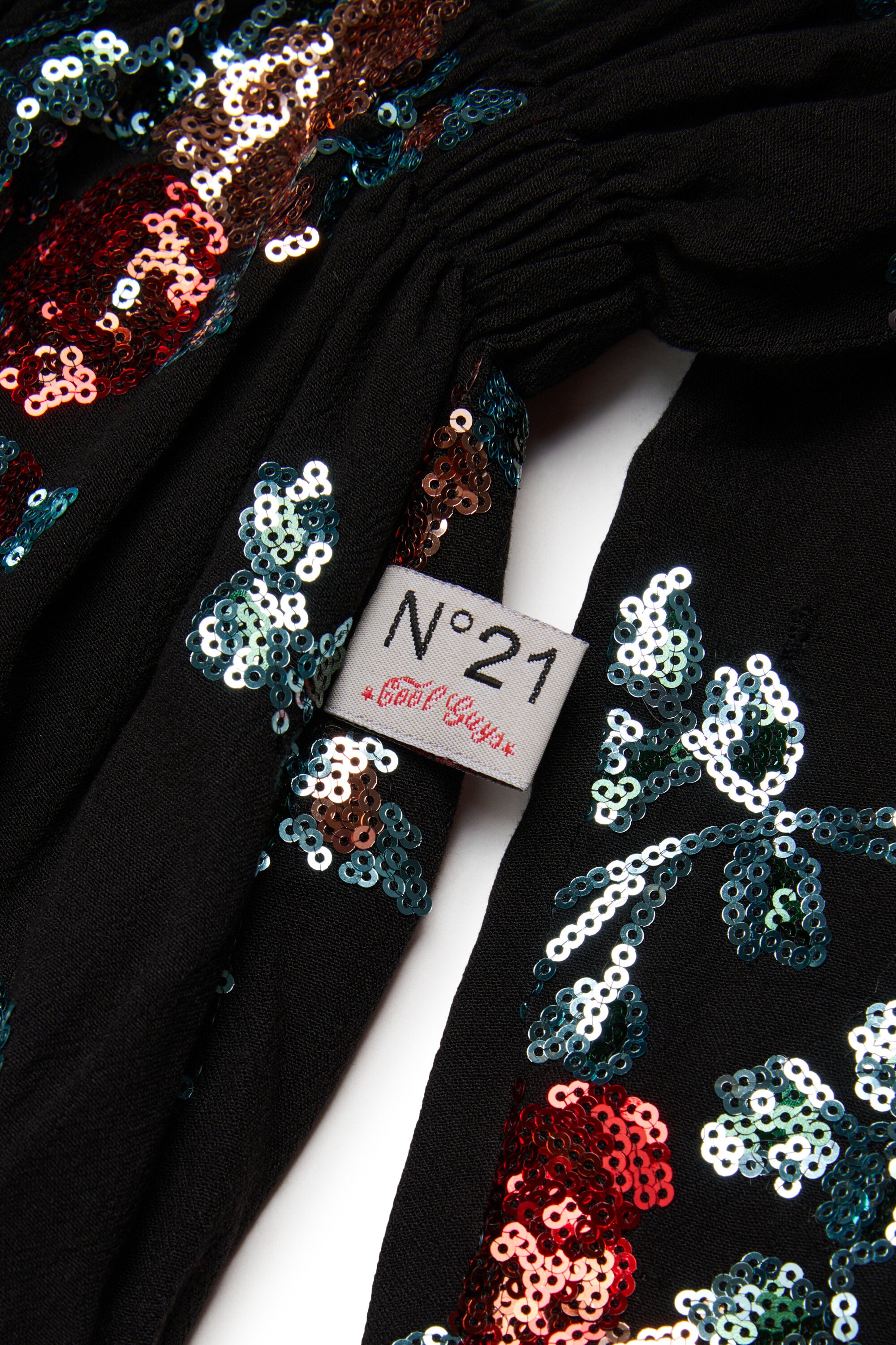 Vestido corto con lentejuelas florales