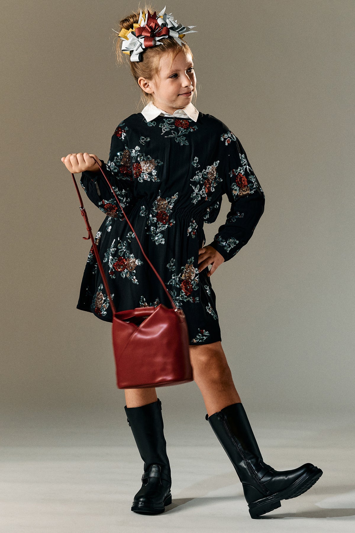 Vestido corto con lentejuelas florales