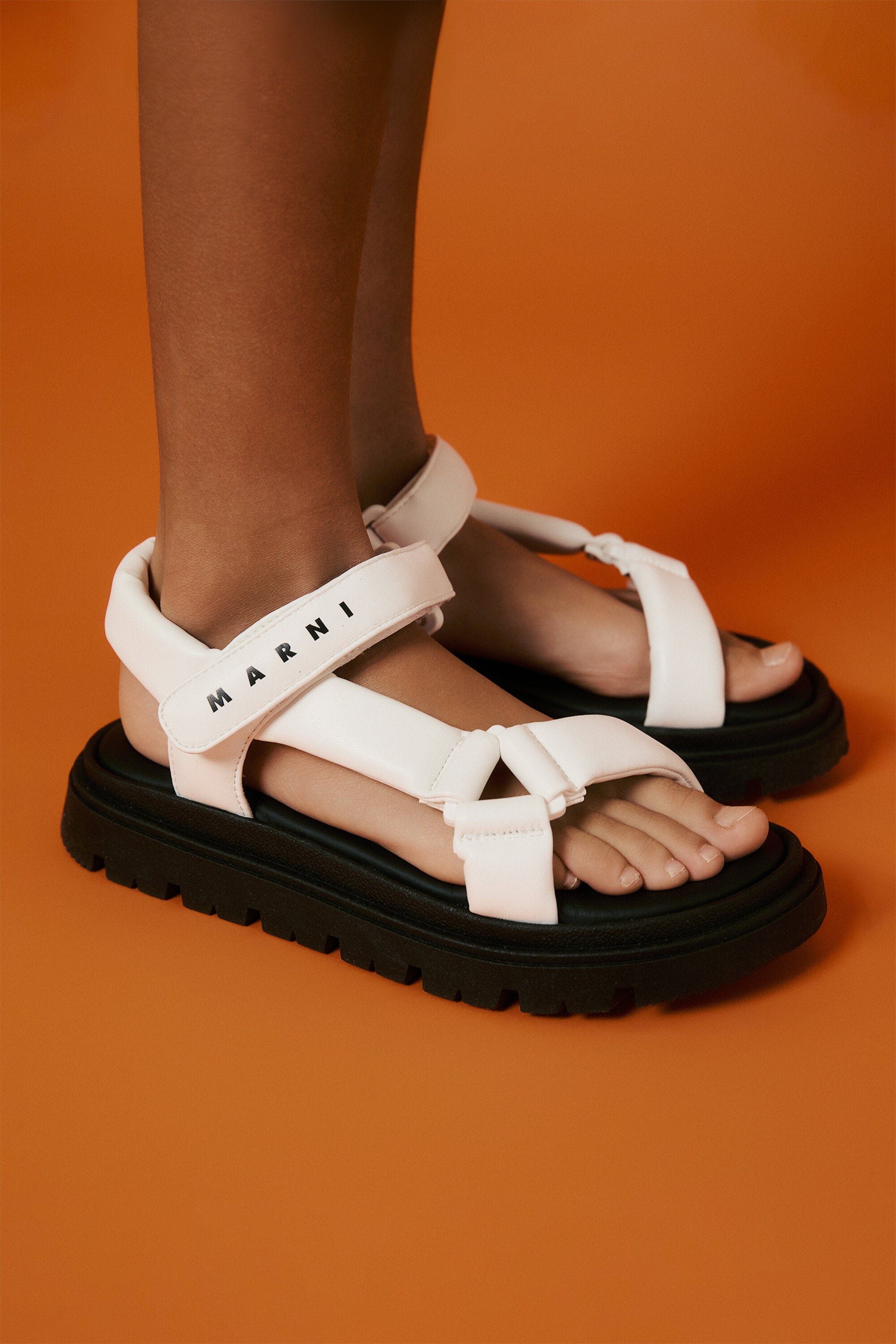 Sandalias con plataforma de marca
