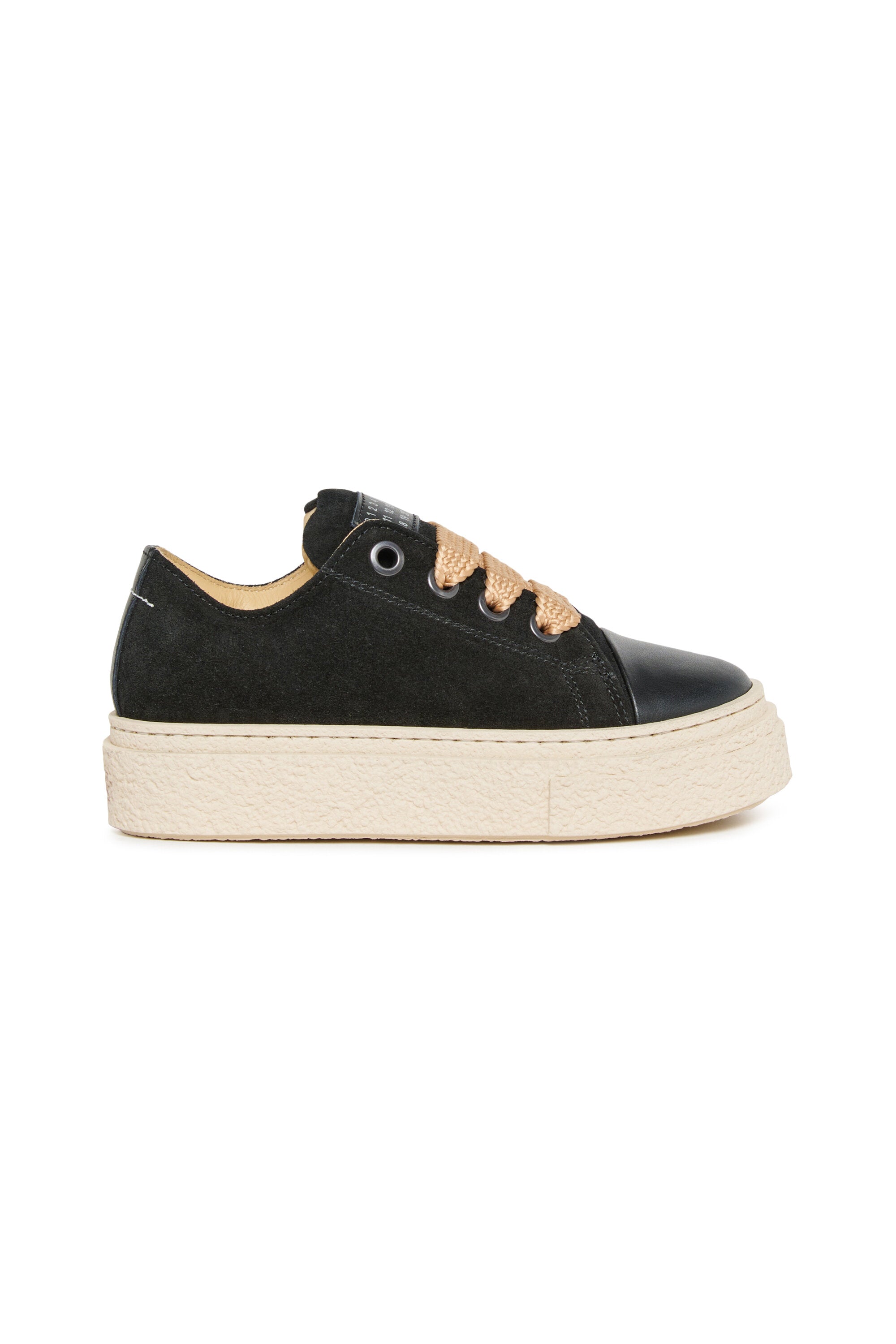 Low top sneakers with platform sole