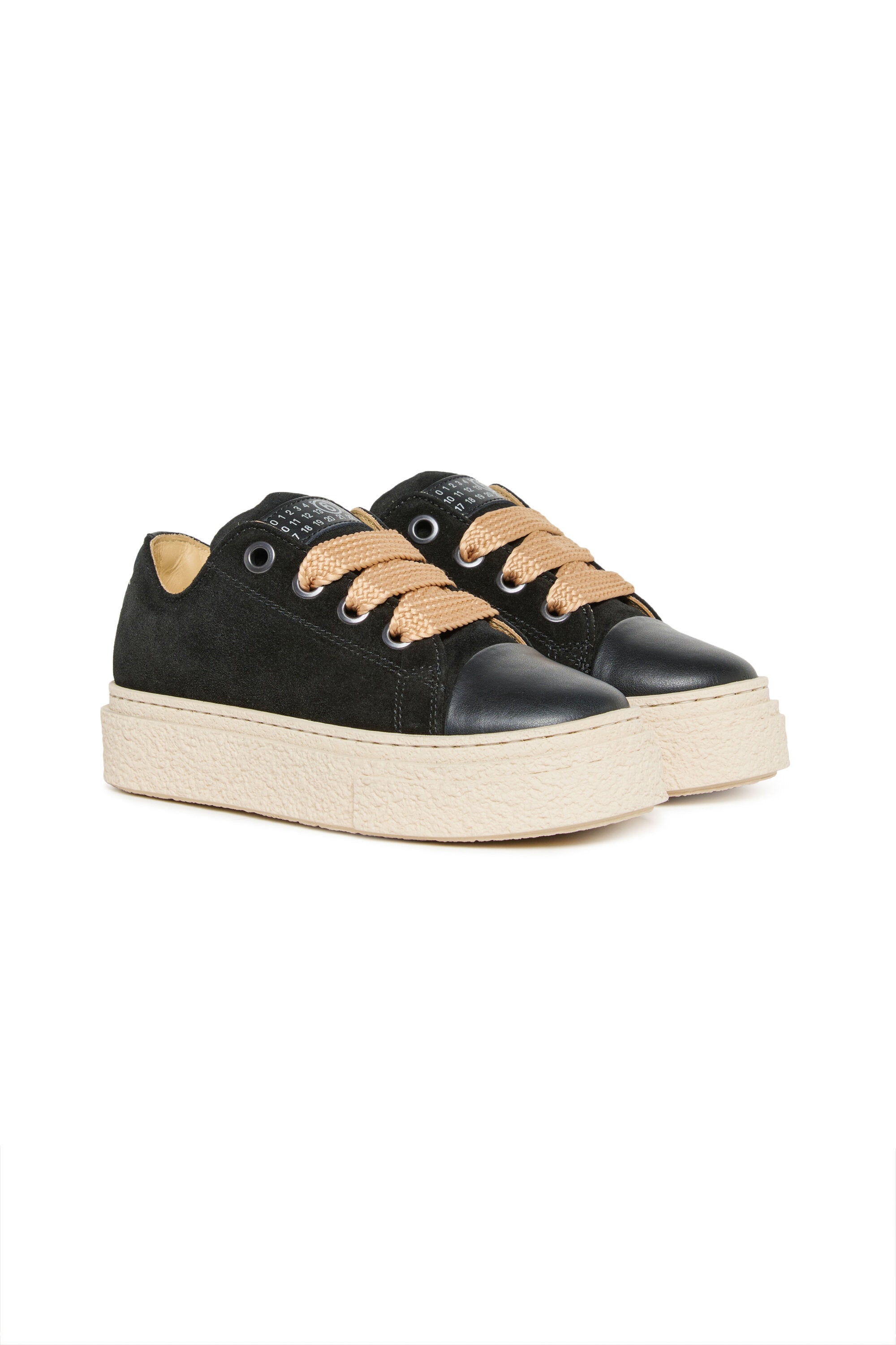 Low top sneakers with platform sole
