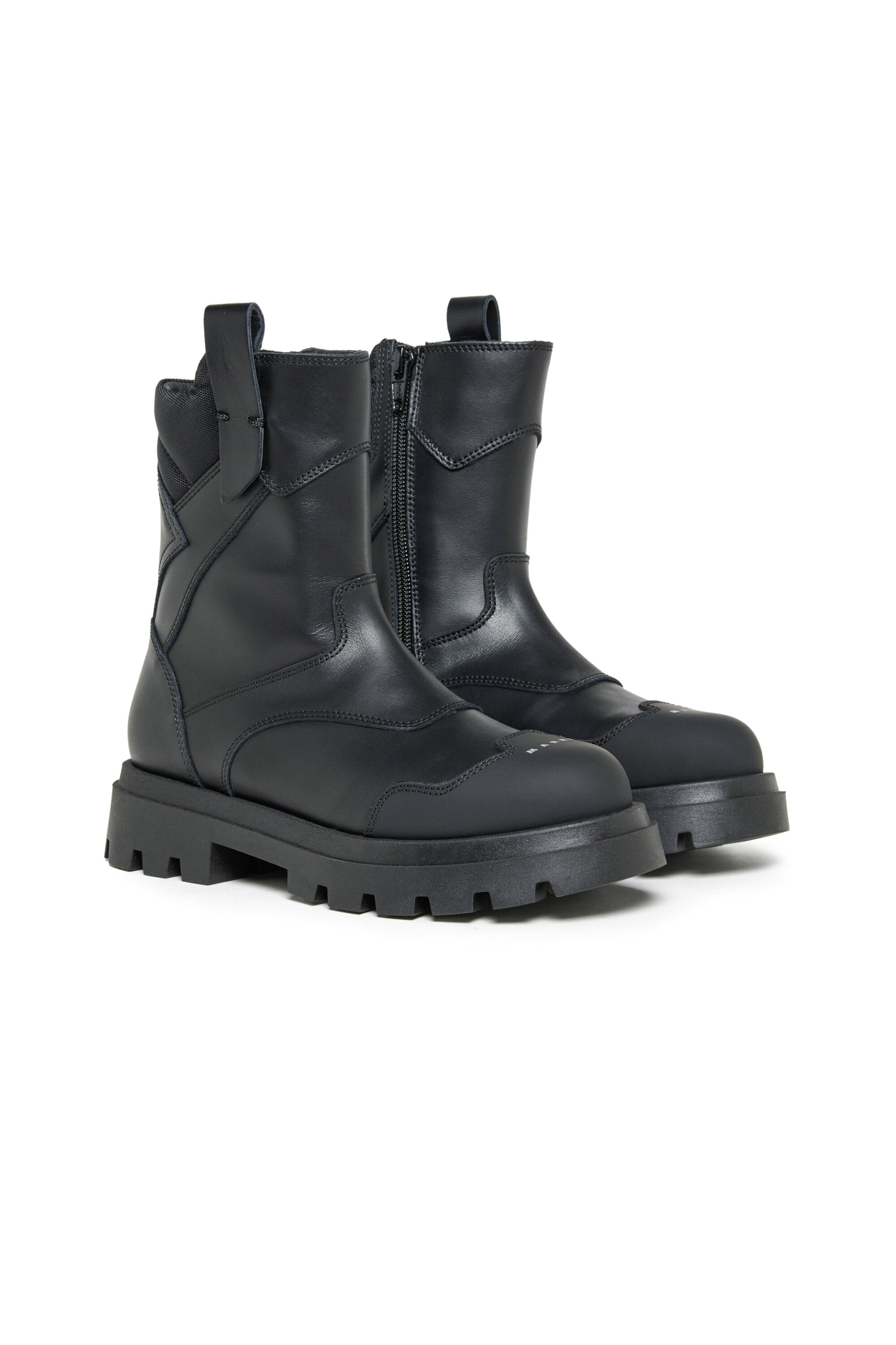 Low leather boots with logo