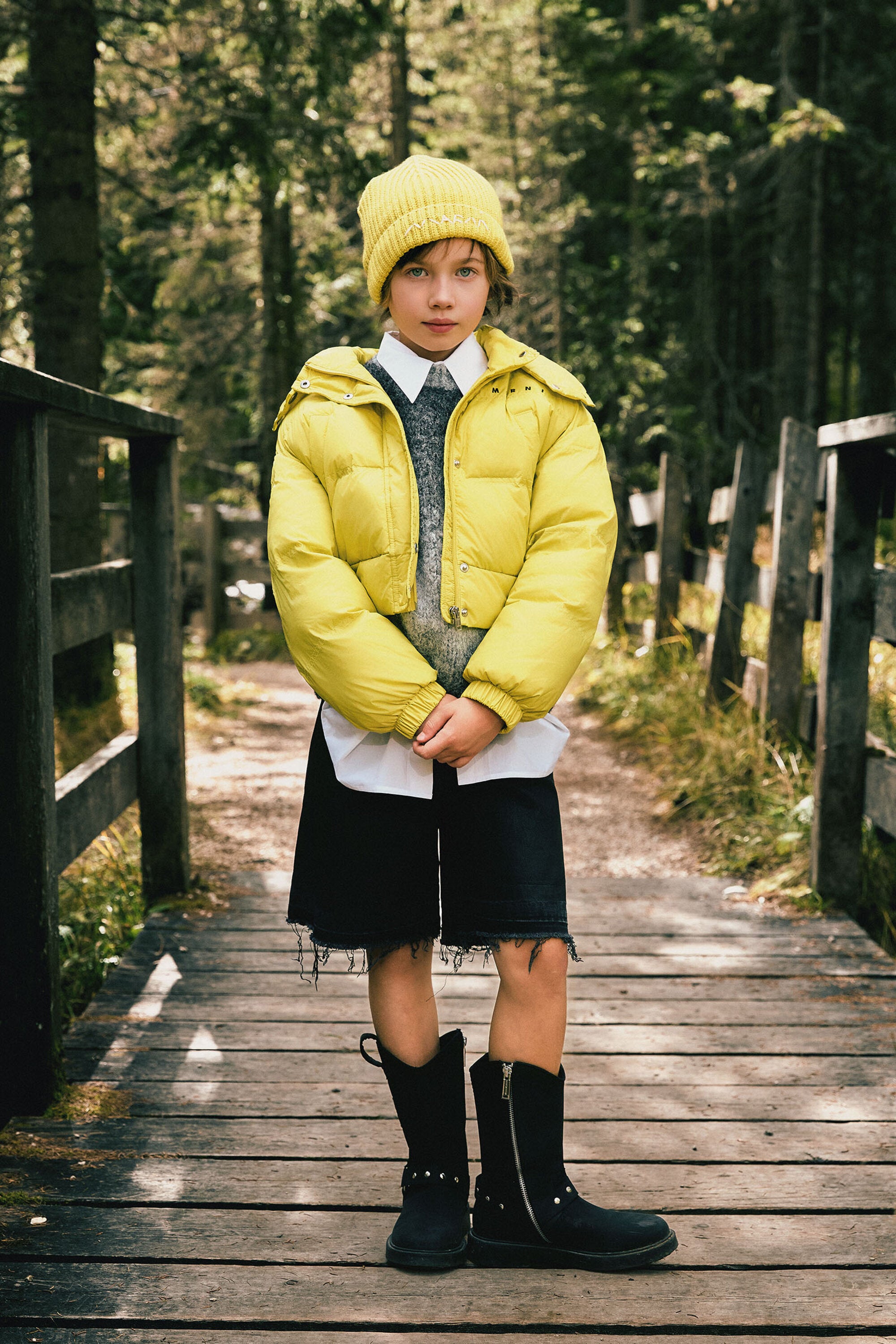 Botas moteras con correa de tachuelas