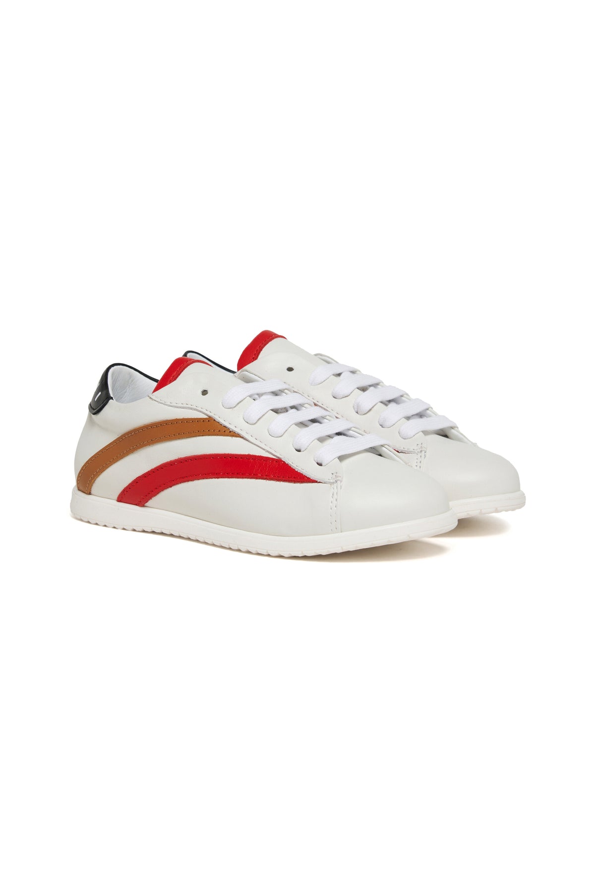 Sneakers with logo on the heel