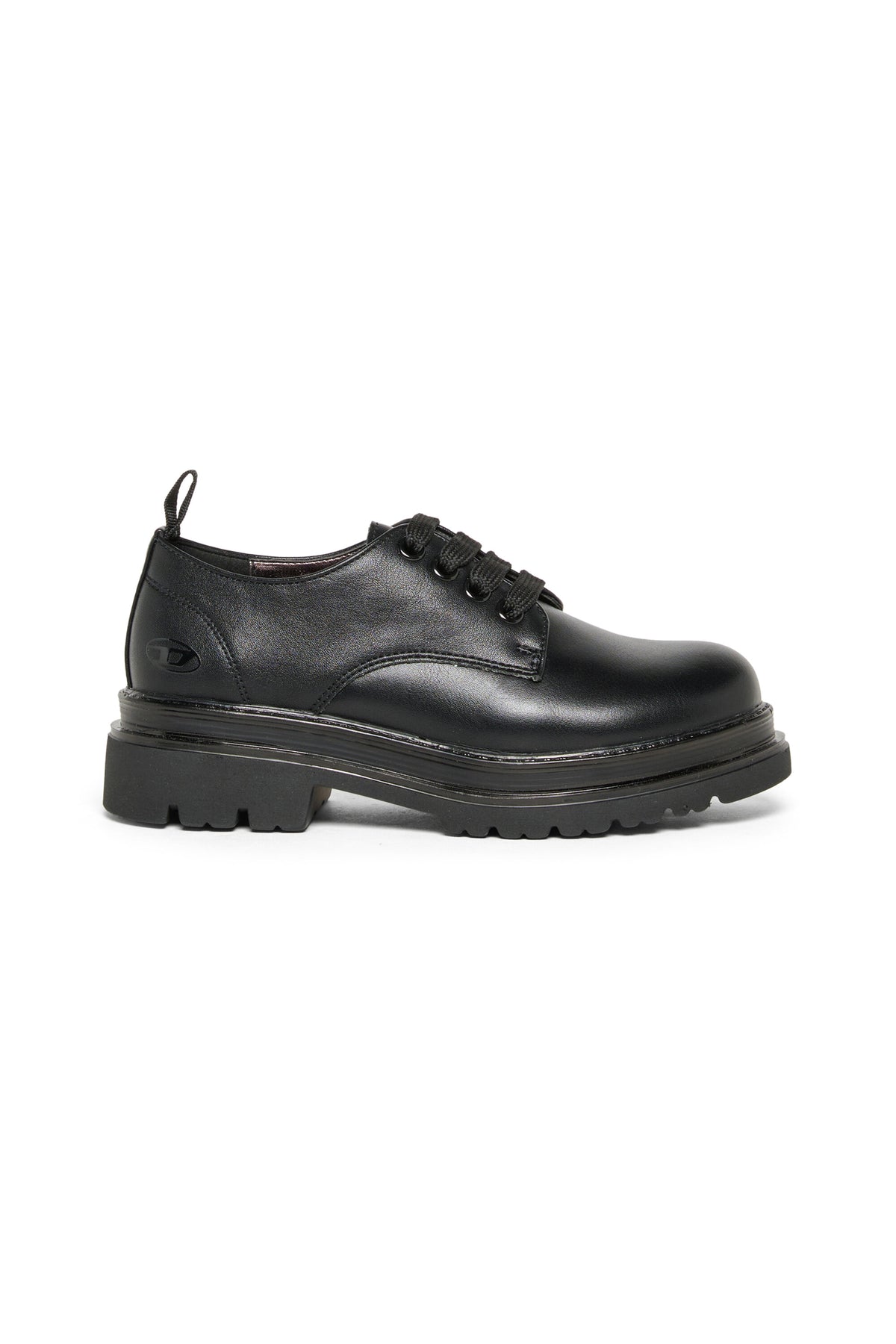 Zapato con cordones y logo