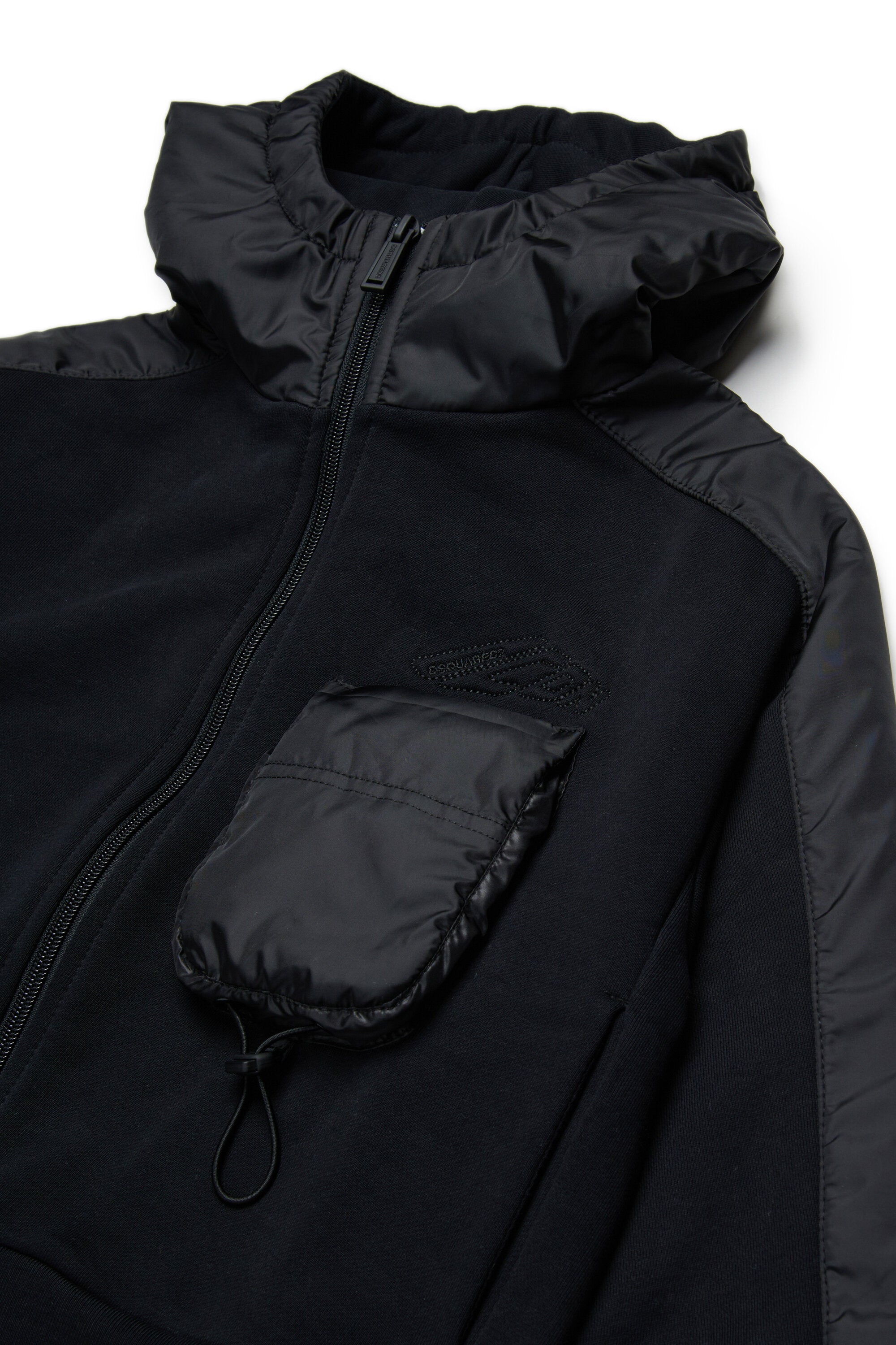 Sudadera con capucha y detalles de nylon