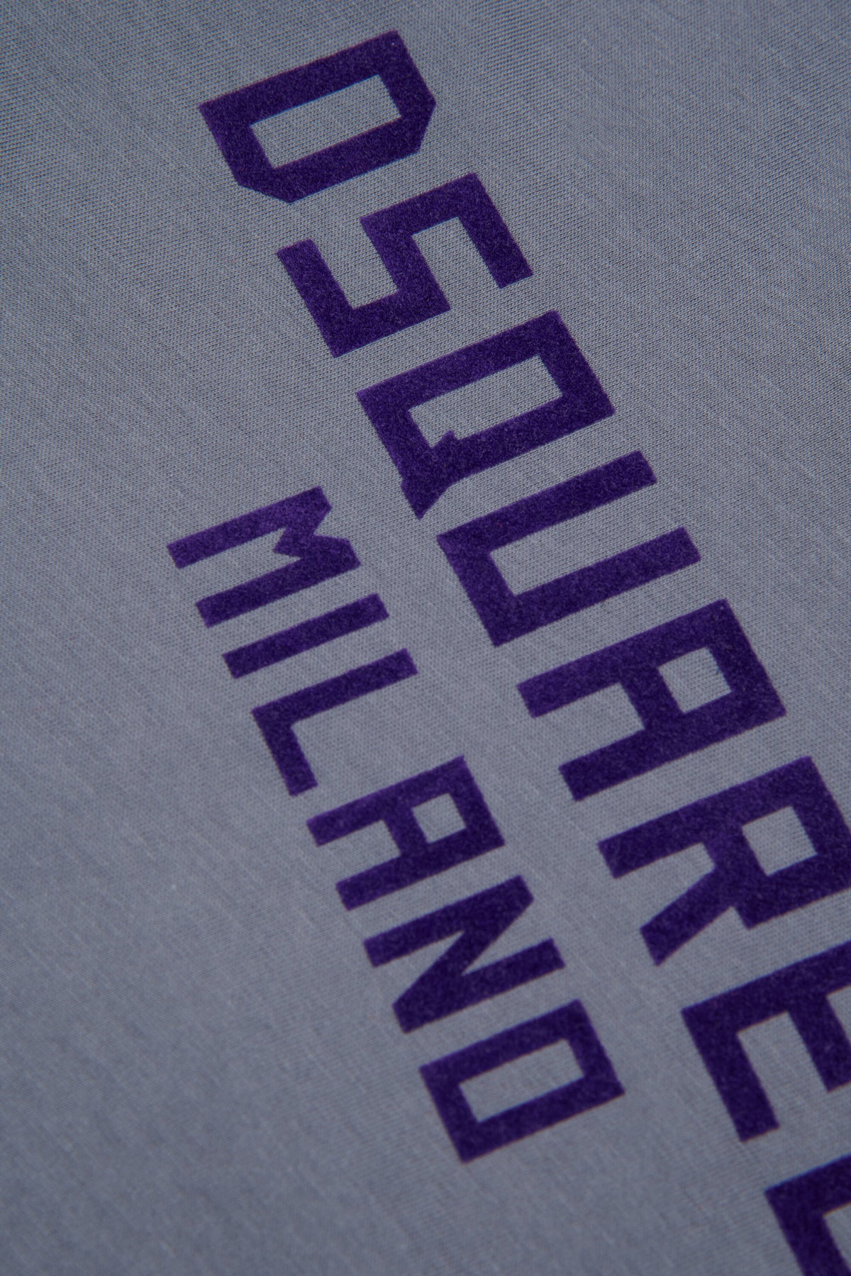 Camiseta con logo estampado en el pecho