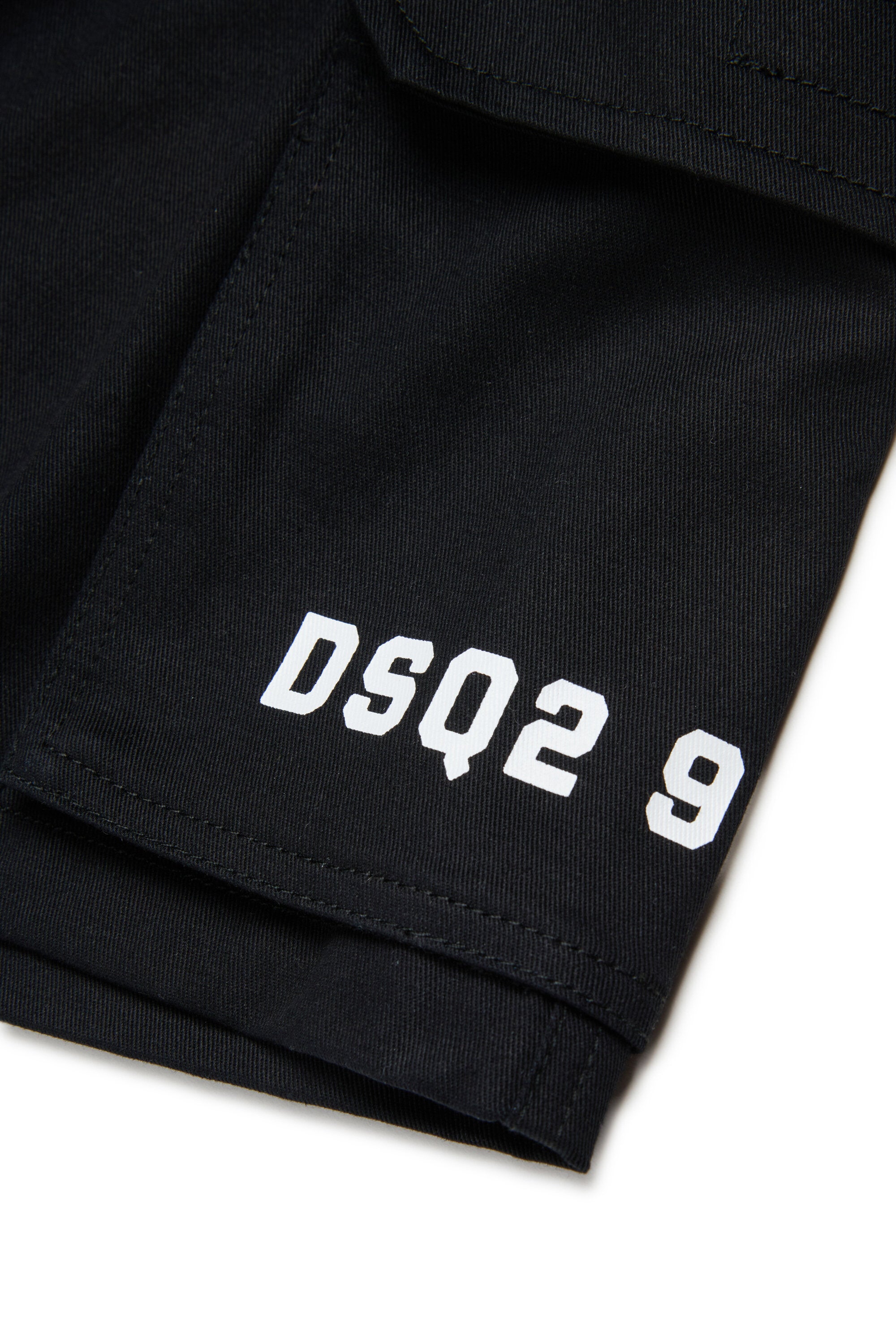 Shorts cargo con logo