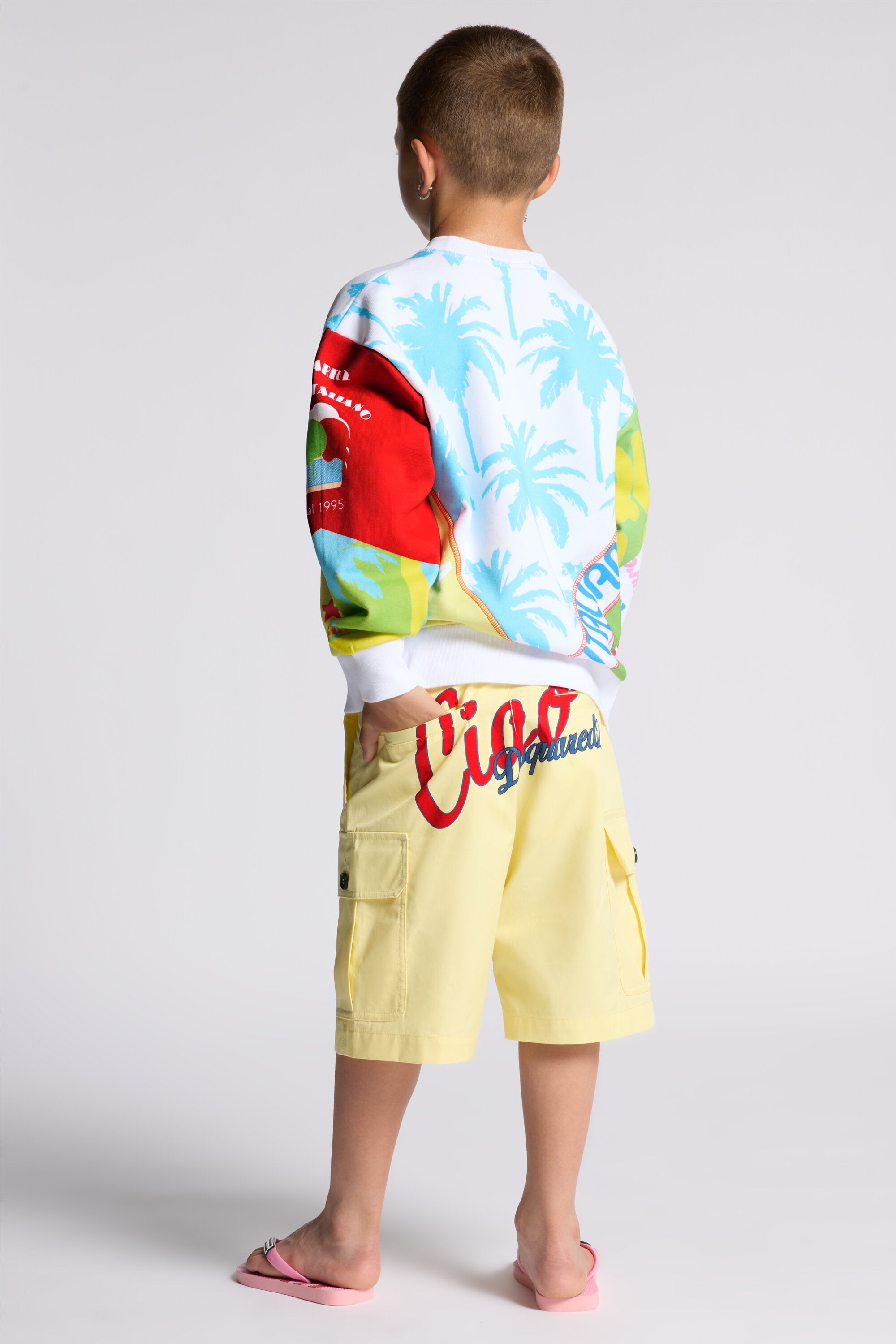 Shorts cargo con logo estampado